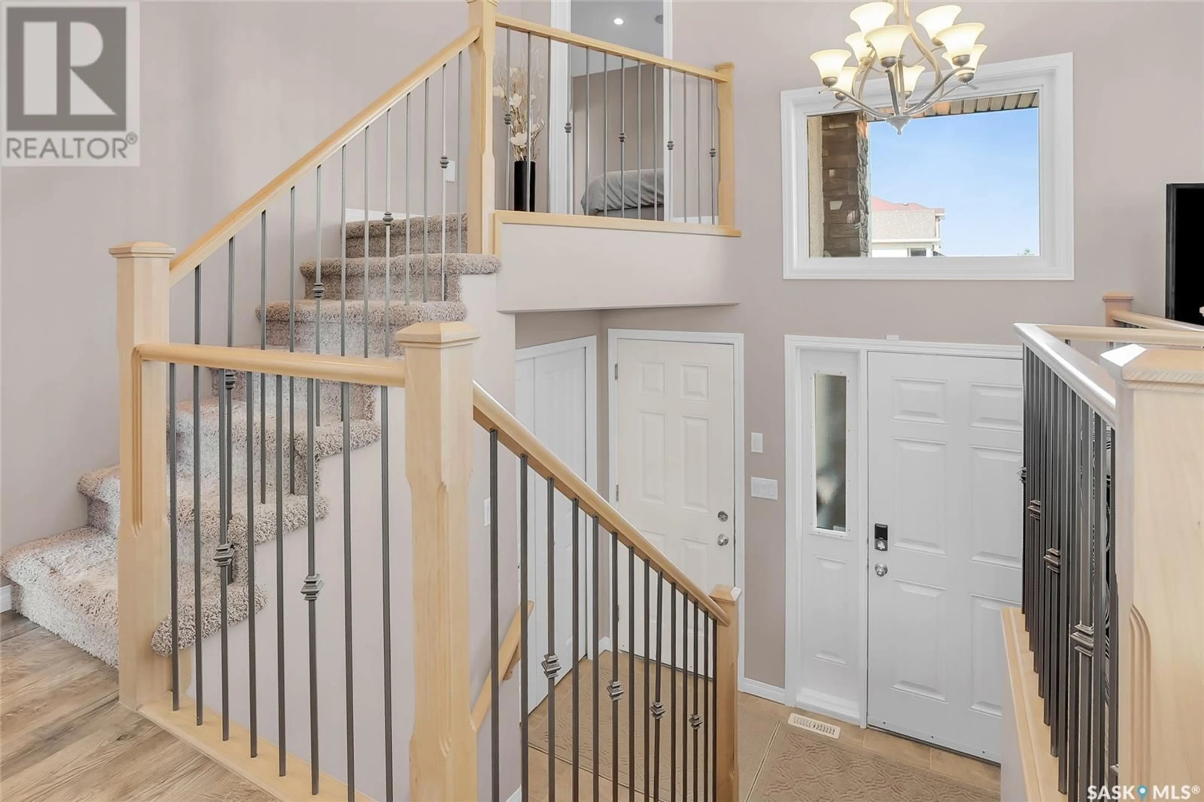 Indoor entryway for 102 WILKINS CRESCENT, Saskatoon Saskatchewan S7W0C5