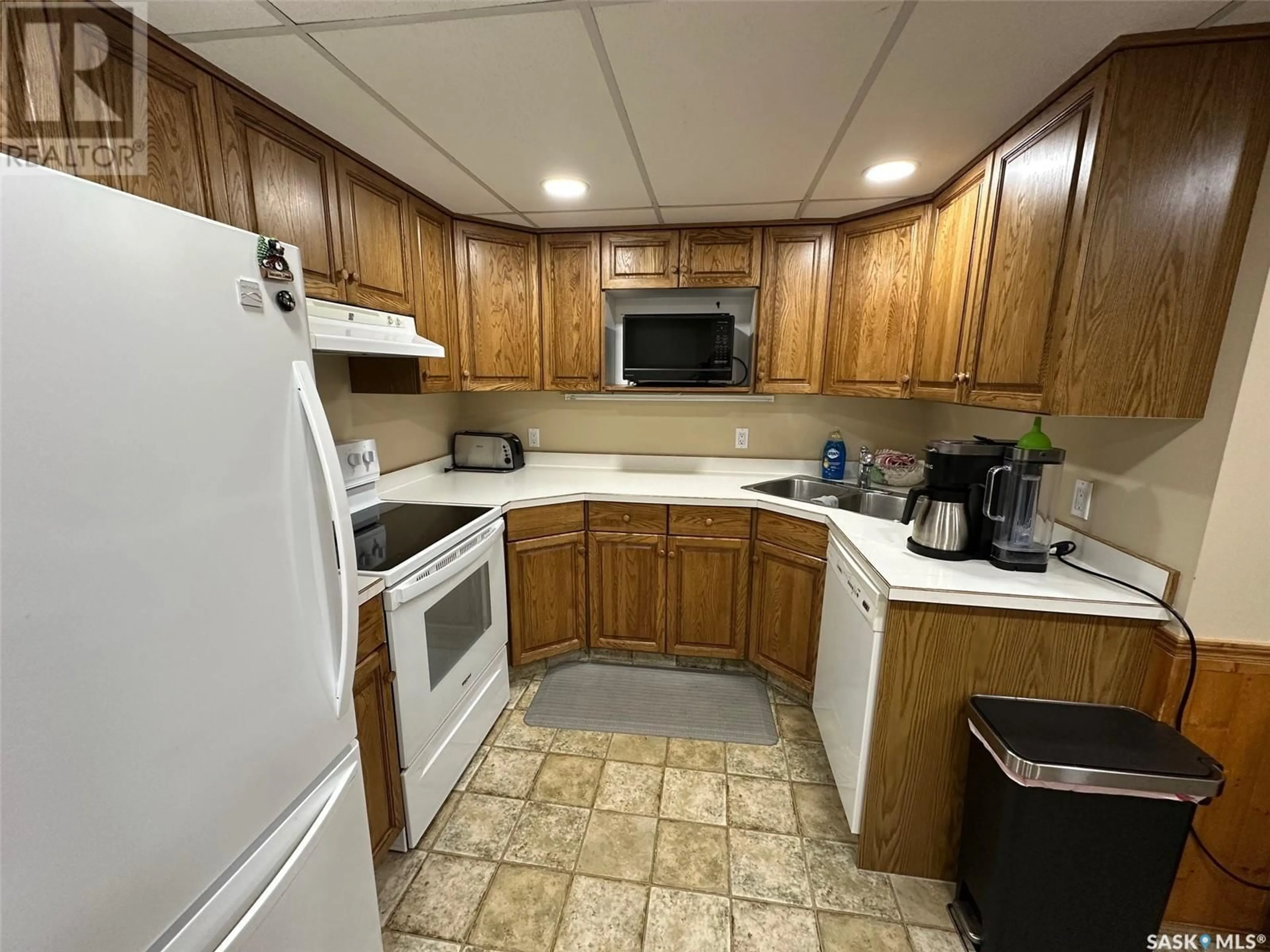 Standard kitchen, unknown for 101 - 1214 3RD STREET, Estevan Saskatchewan S4A0R9