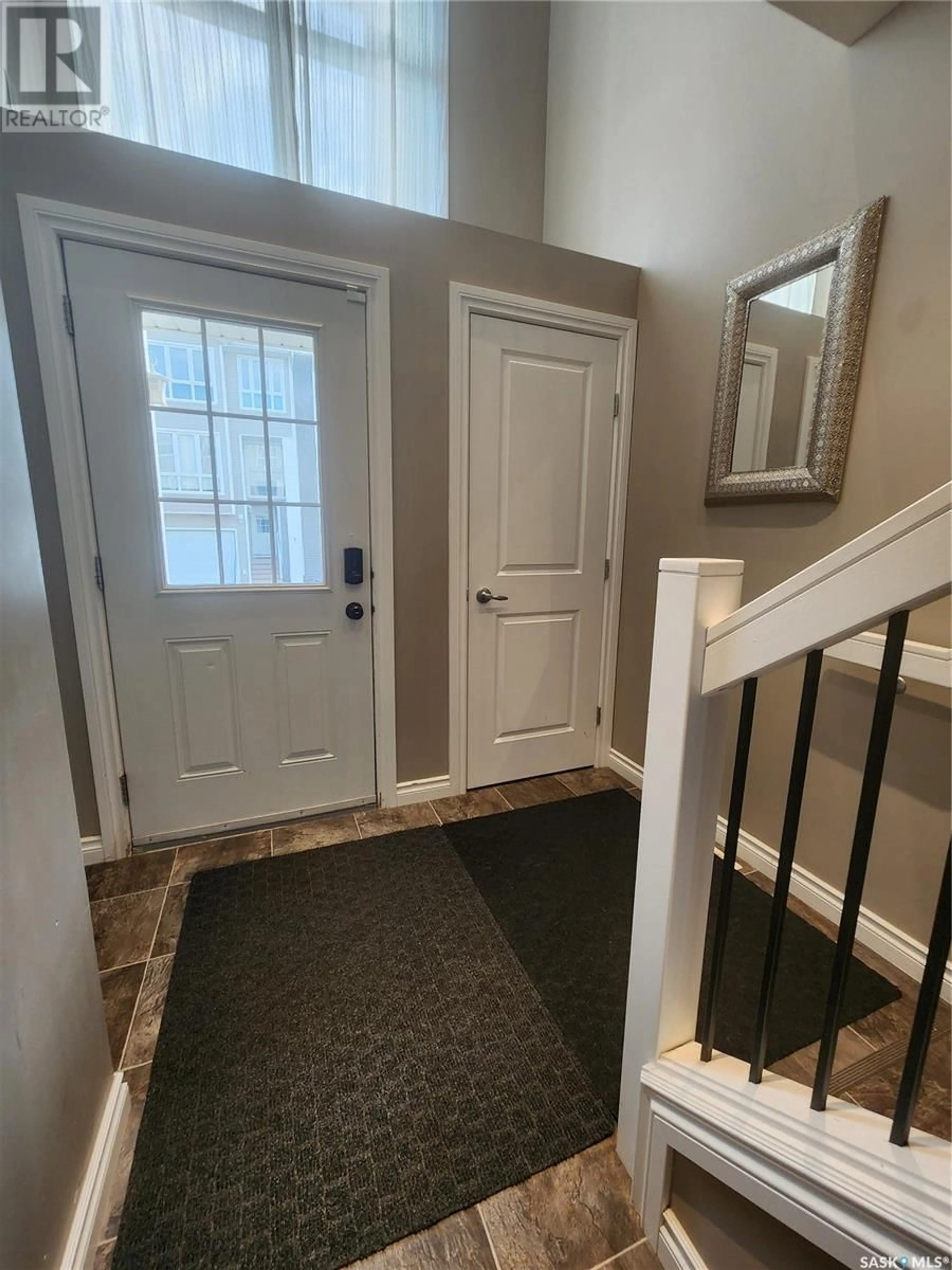 Indoor foyer for 10 697 SUN VALLEY DRIVE, Estevan Saskatchewan S4A2X7