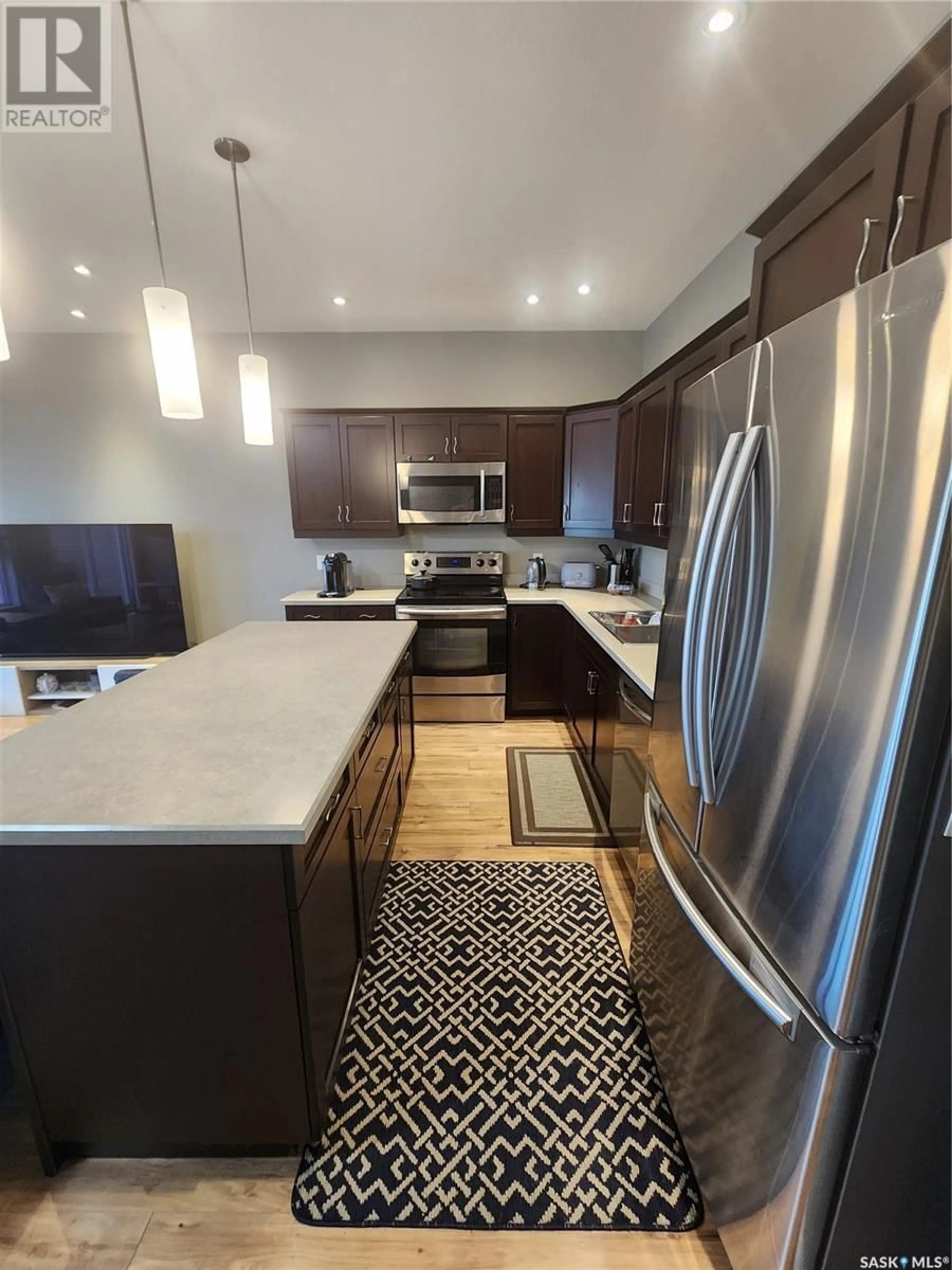 Contemporary kitchen, unknown for 10 697 SUN VALLEY DRIVE, Estevan Saskatchewan S4A2X7