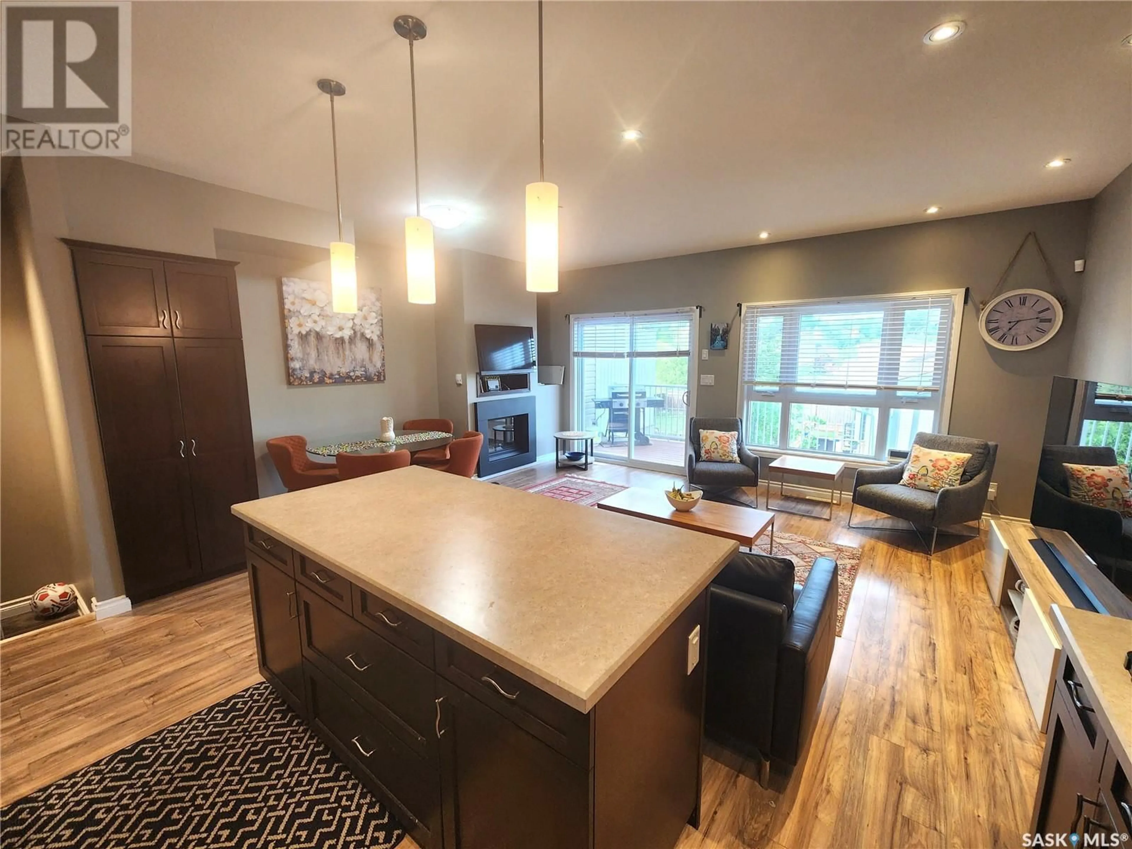 Open concept kitchen, wood/laminate floor for 10 697 SUN VALLEY DRIVE, Estevan Saskatchewan S4A2X7