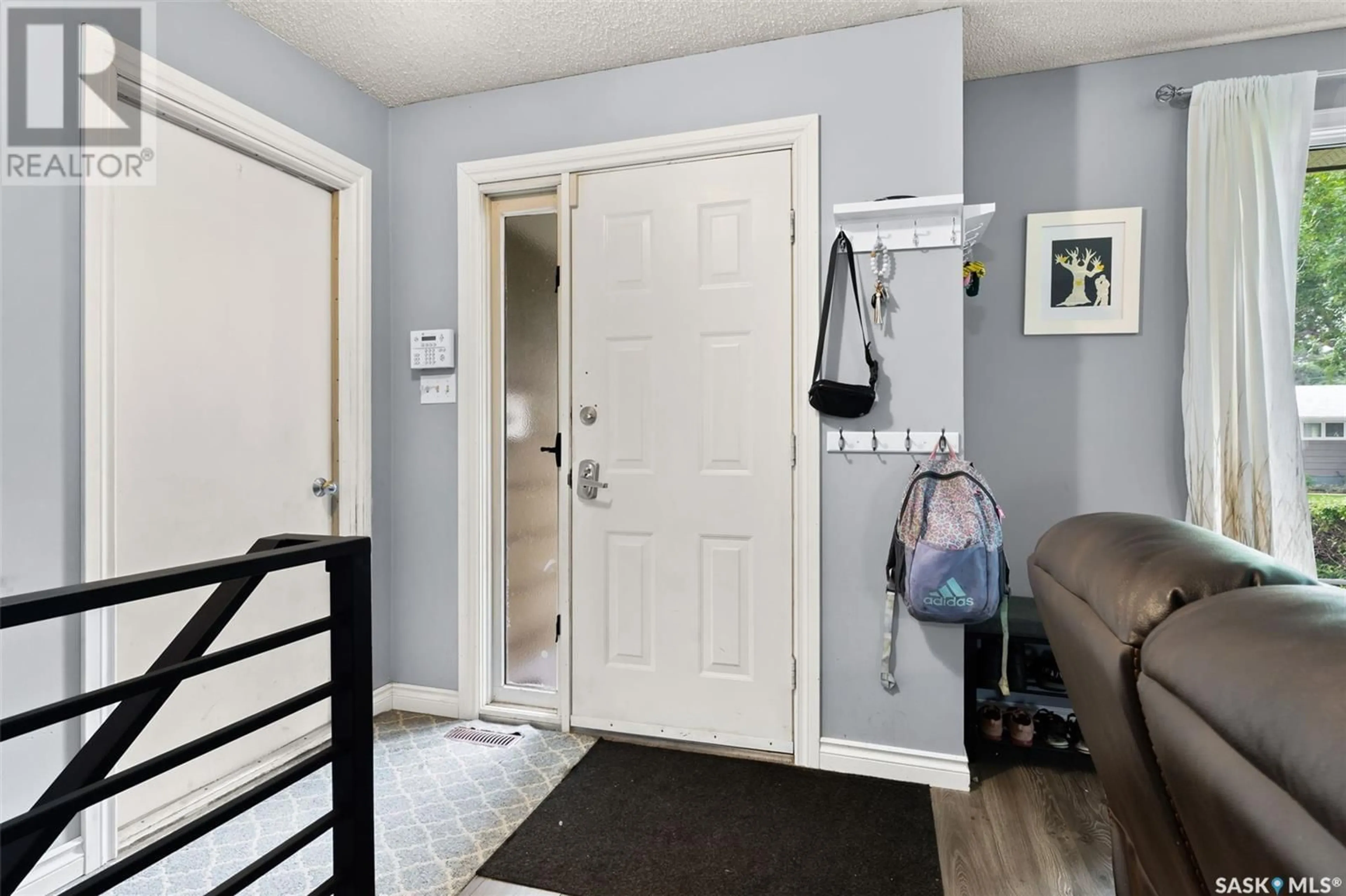 Indoor entryway for 90 KOWALCHUK CRESCENT, Regina Saskatchewan S4R6W8