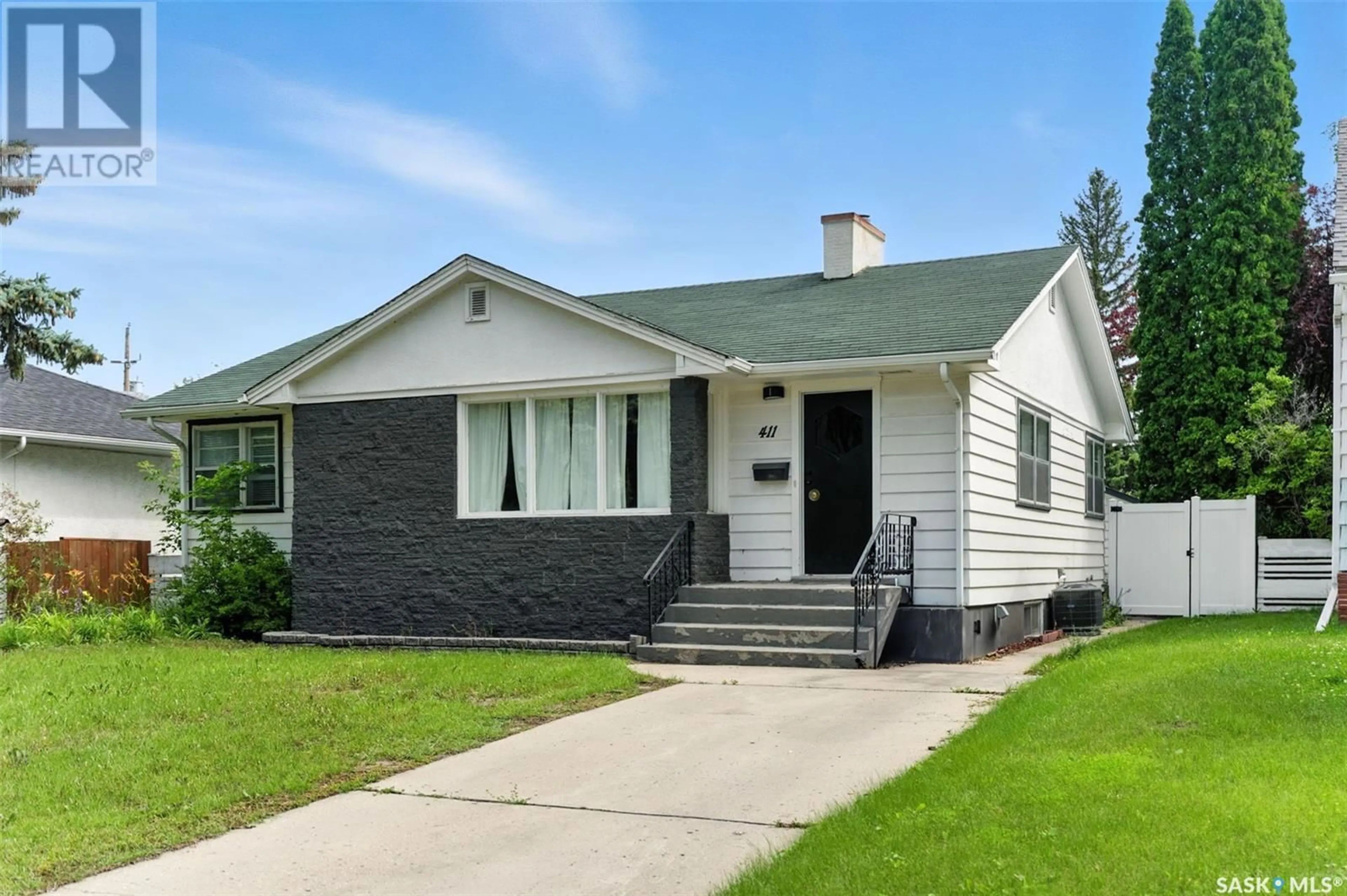 Home with vinyl exterior material, street for 411 CUMBERLAND AVENUE, Saskatoon Saskatchewan S7H2L3