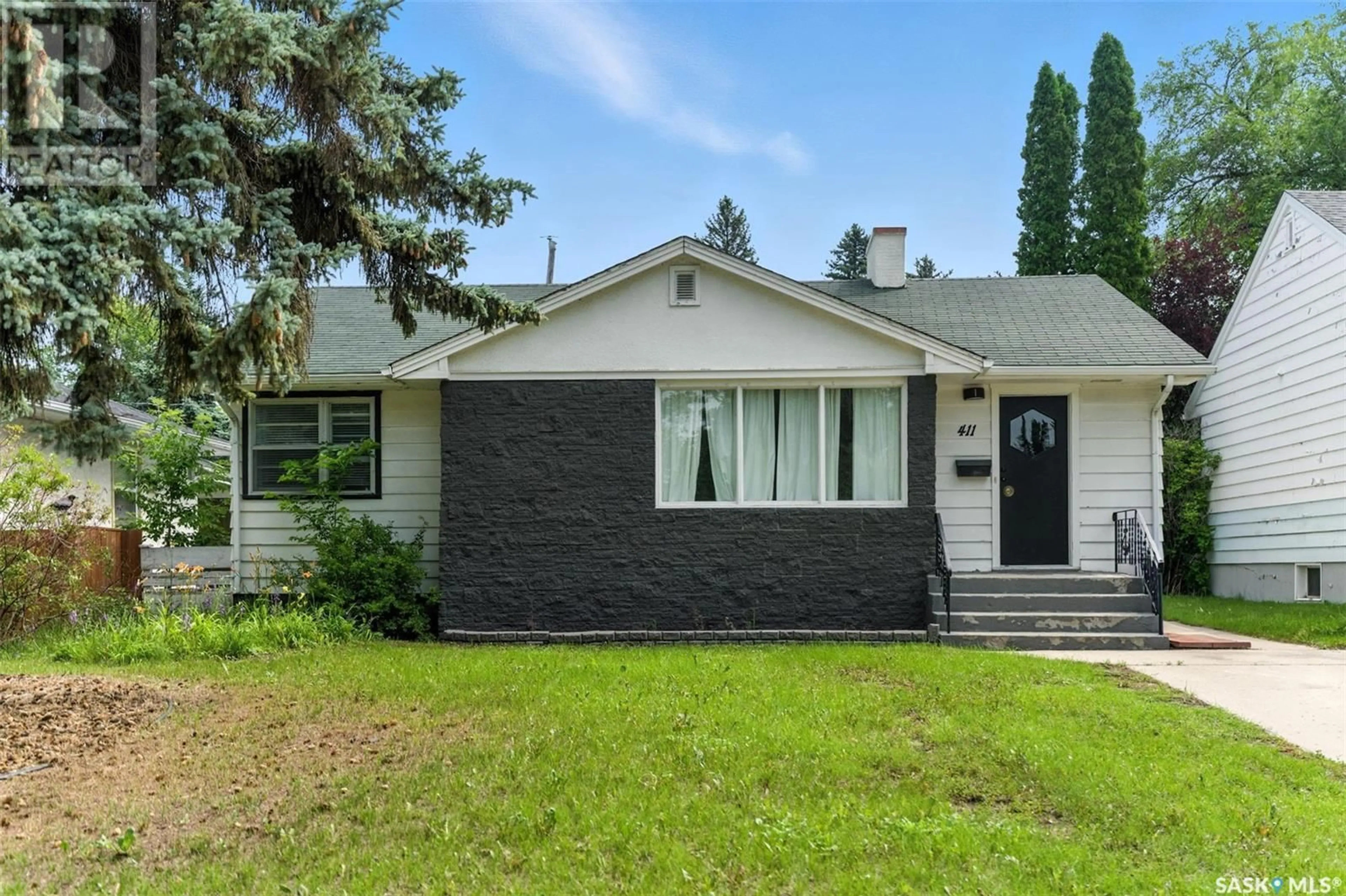 Home with vinyl exterior material, street for 411 CUMBERLAND AVENUE, Saskatoon Saskatchewan S7H2L3