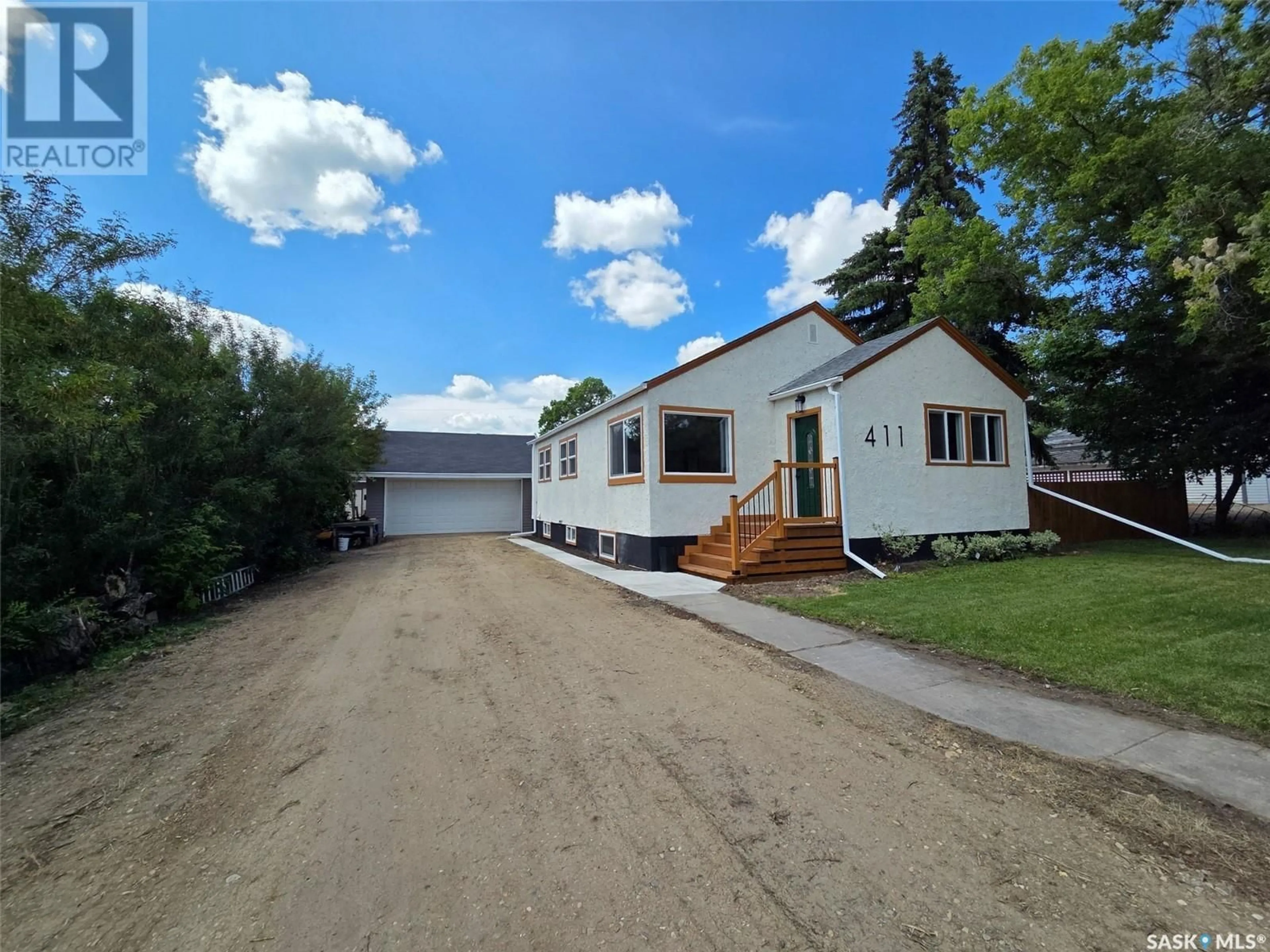 A pic from outside/outdoor area/front of a property/back of a property/a pic from drone, unknown for 411 MAIN STREET, Radisson Saskatchewan S0K3L0
