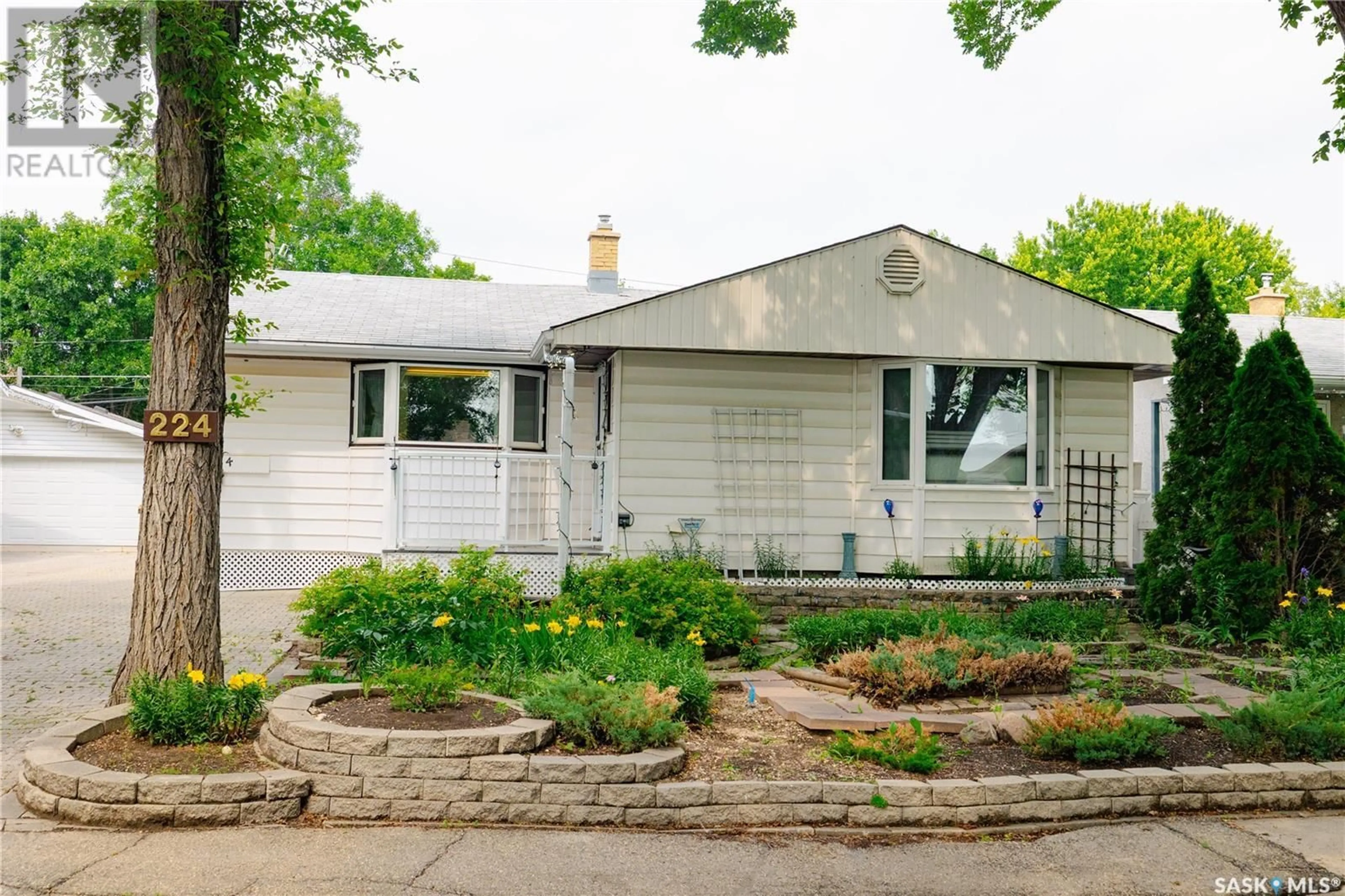 Home with vinyl exterior material, street for 224 LOGAN CRESCENT, Regina Saskatchewan S4S5P9