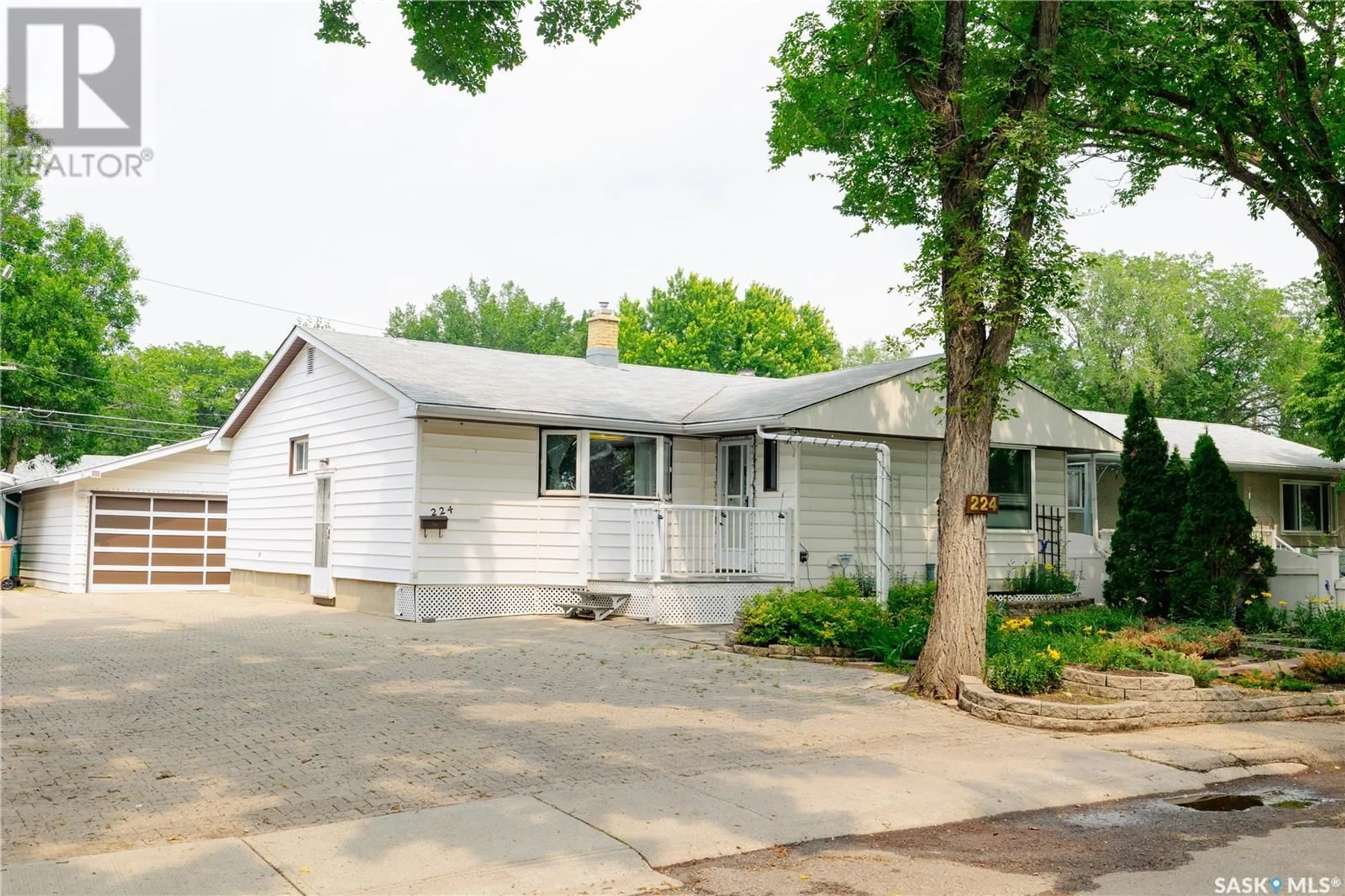 Home with vinyl exterior material, street for 224 LOGAN CRESCENT, Regina Saskatchewan S4S5P9