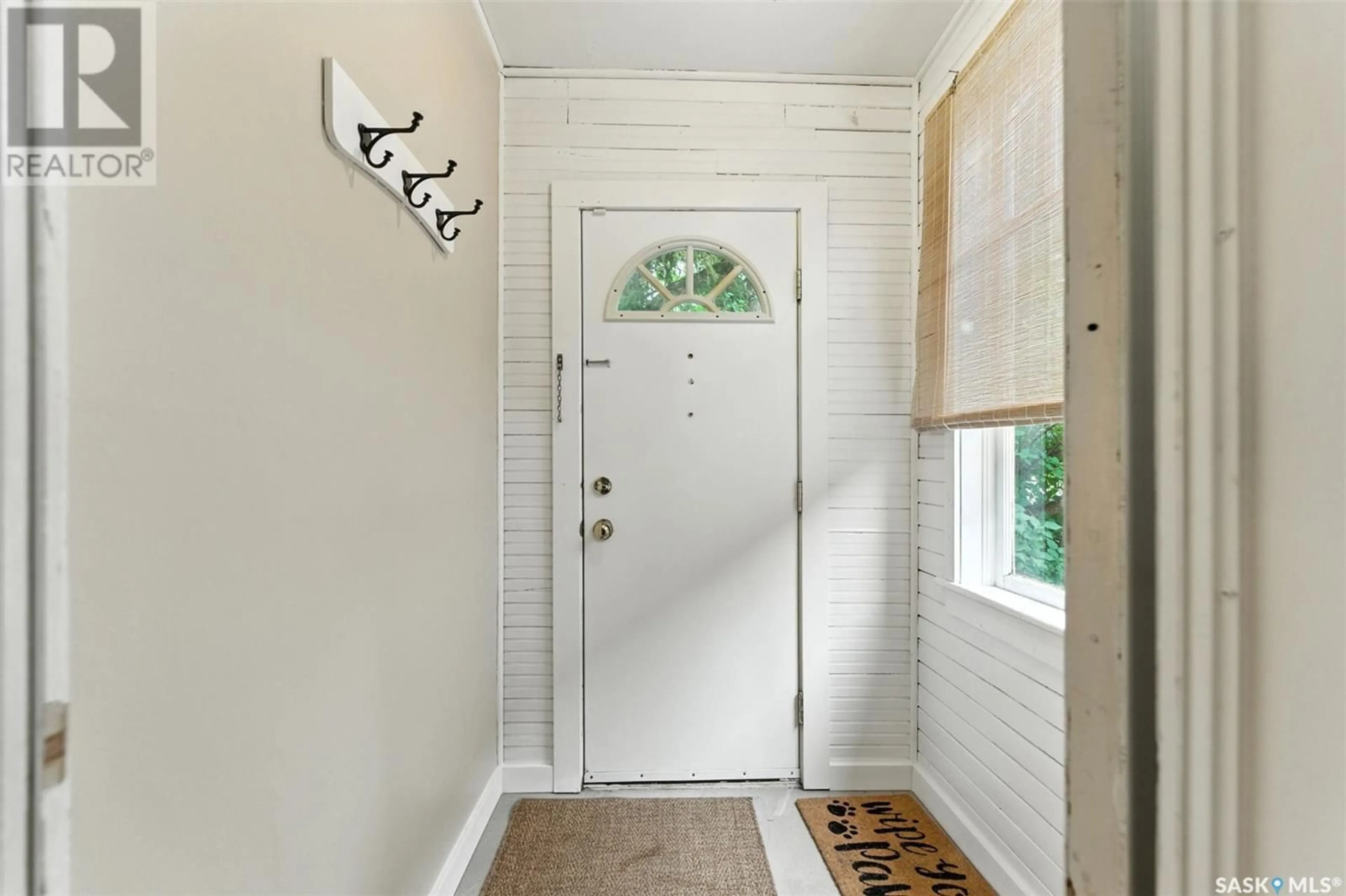 Indoor entryway for 703 7TH STREET, Saskatoon Saskatchewan S7H0Y1