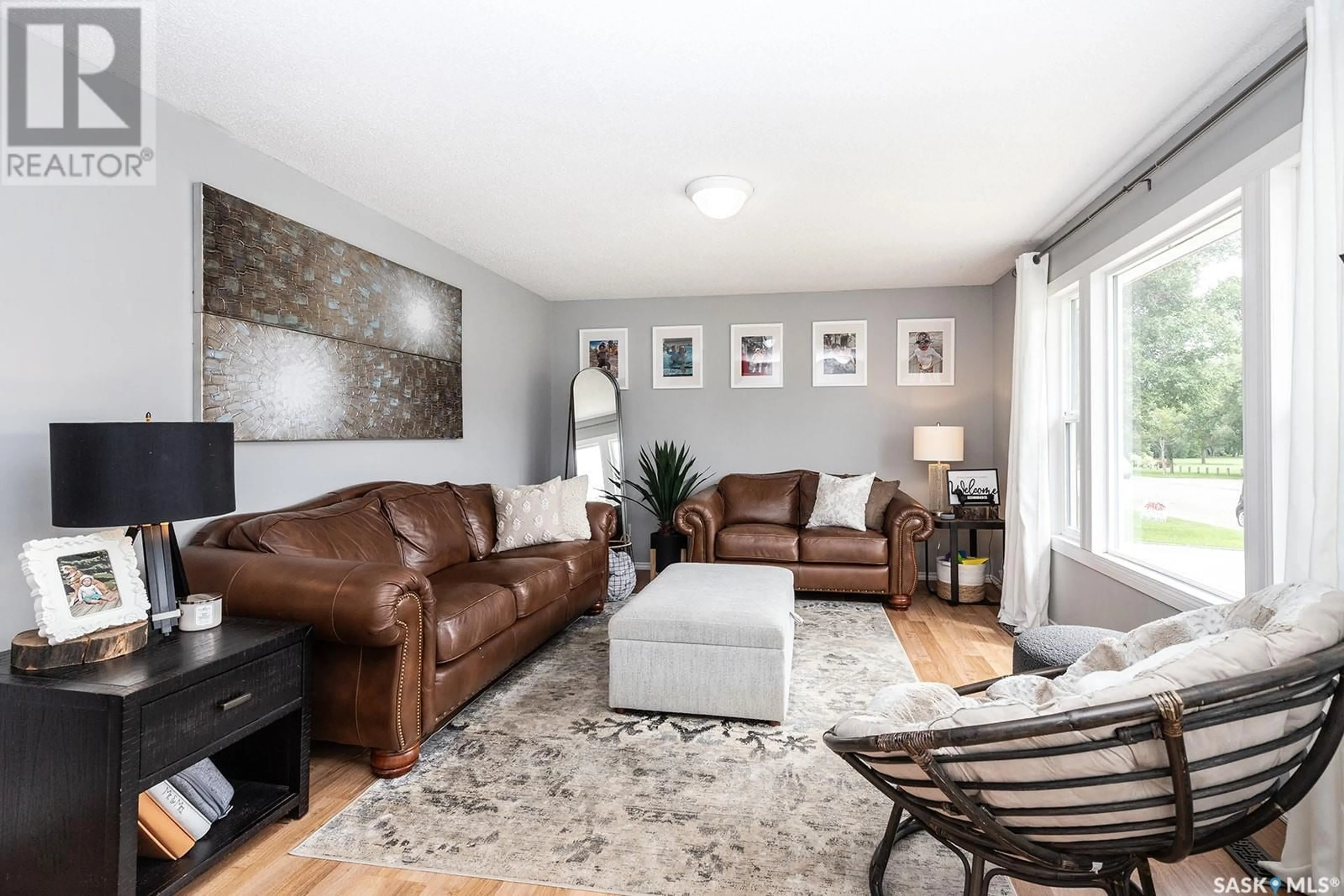 Living room with furniture, unknown for 34 BEURLING CRESCENT, Saskatoon Saskatchewan S7H0T6