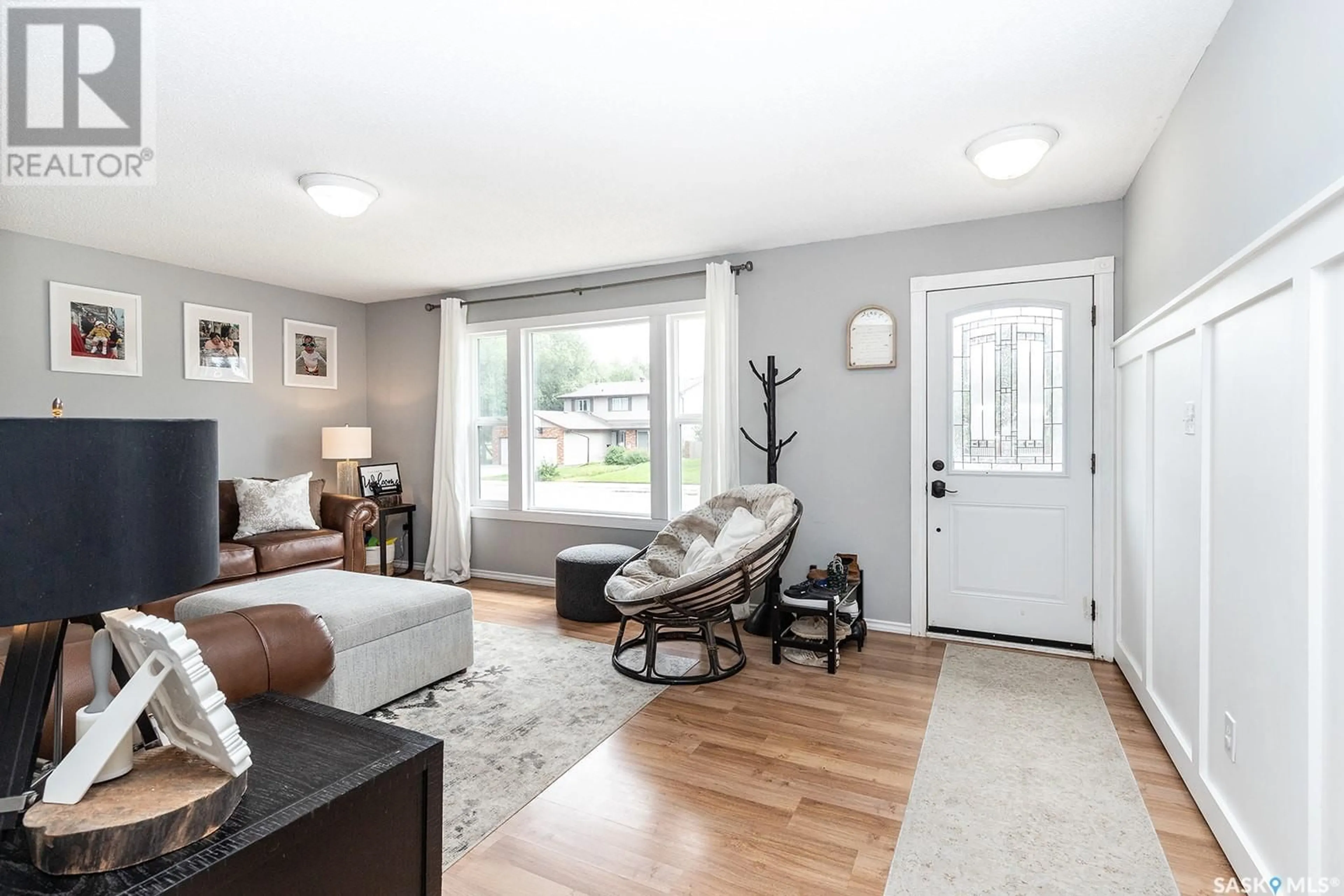 Living room with furniture, unknown for 34 BEURLING CRESCENT, Saskatoon Saskatchewan S7H0T6