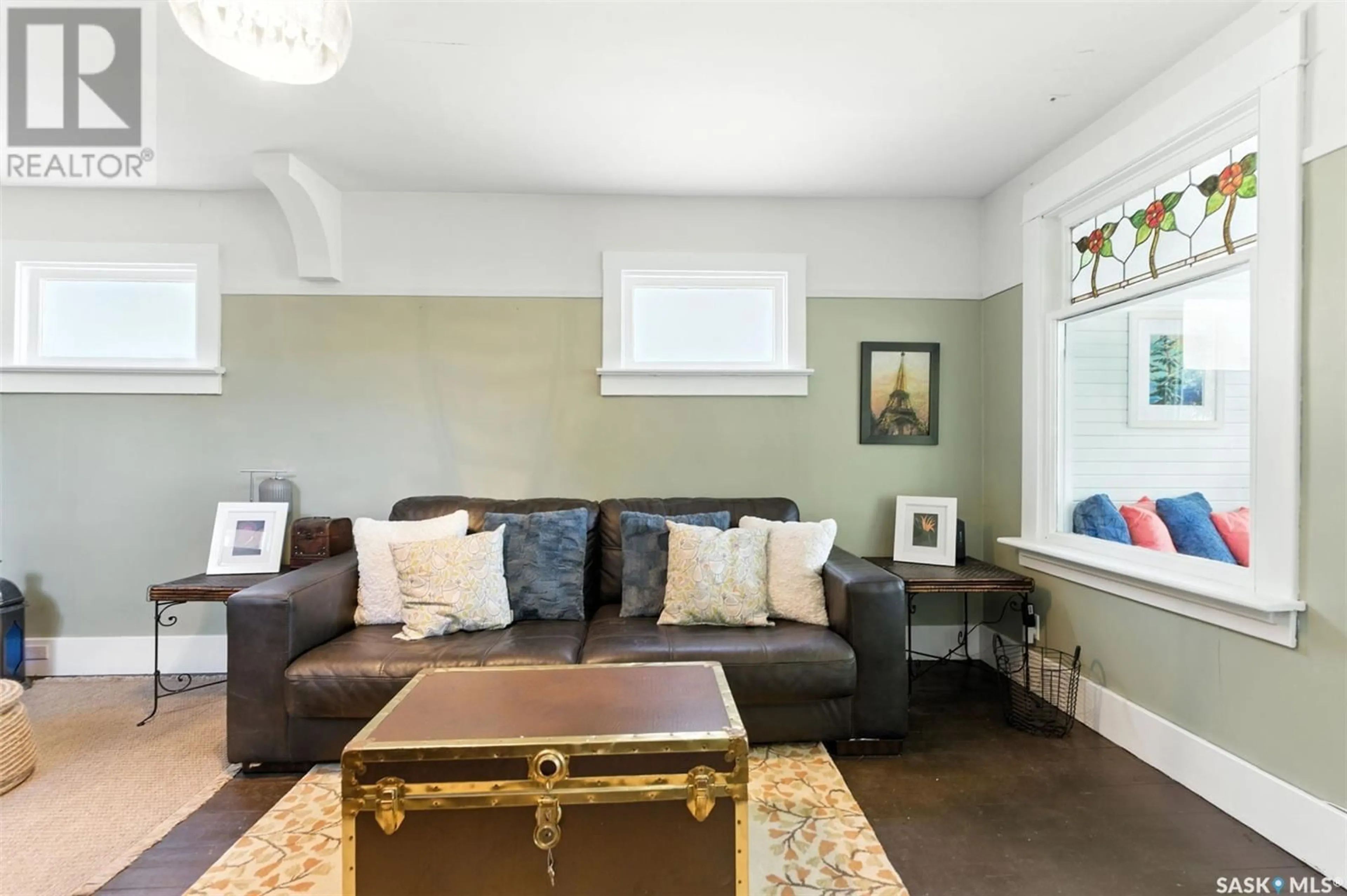 Living room with furniture, unknown for 923 I AVENUE, Saskatoon Saskatchewan S7M1Z5