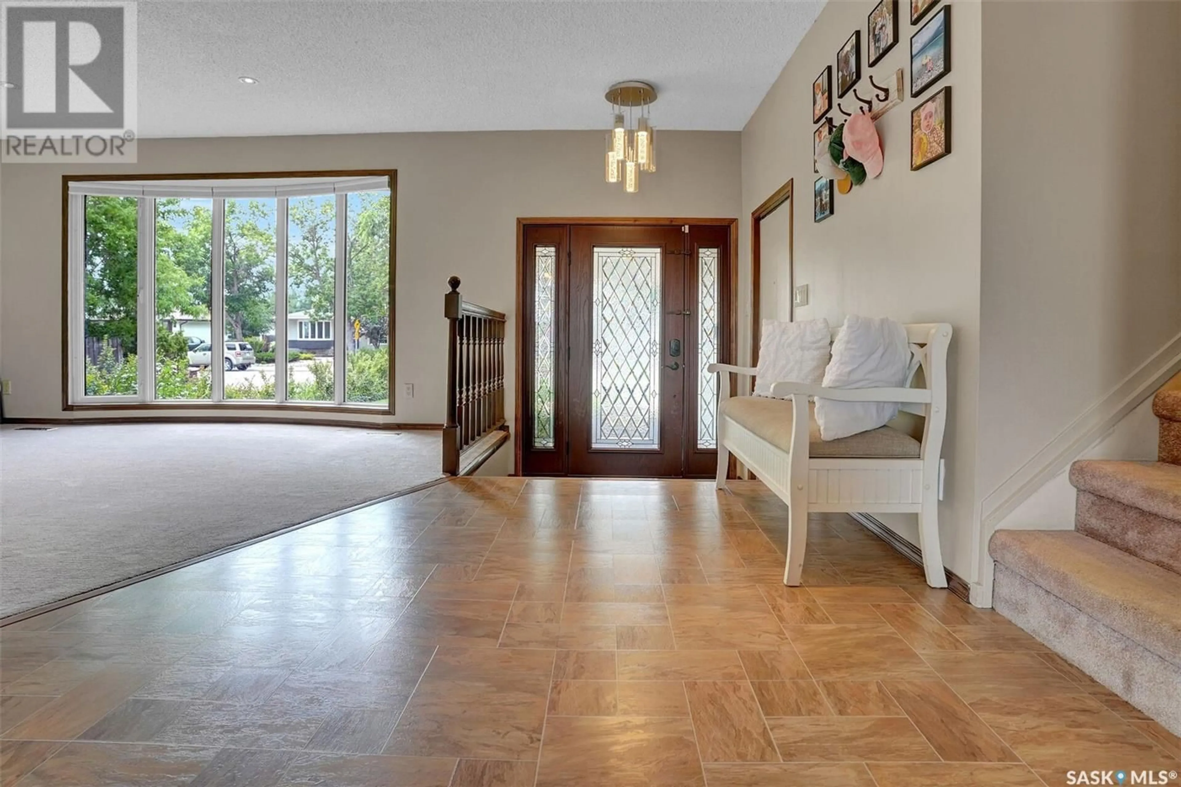 Indoor foyer for 709 DALGLIESH DRIVE, Regina Saskatchewan S4R6R1