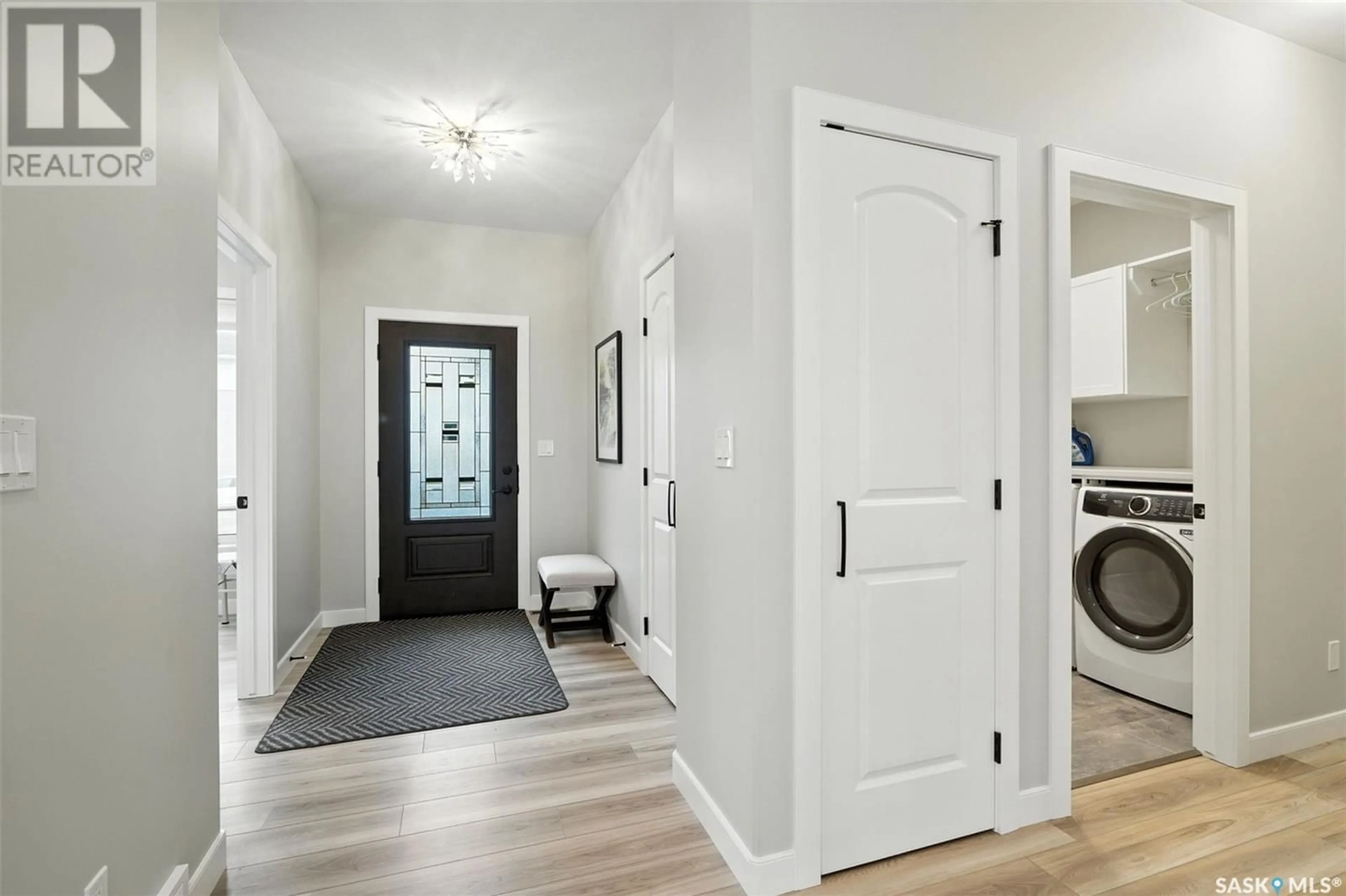 Indoor entryway for 147 KATZ AVENUE, Saskatoon Saskatchewan S7V1S8