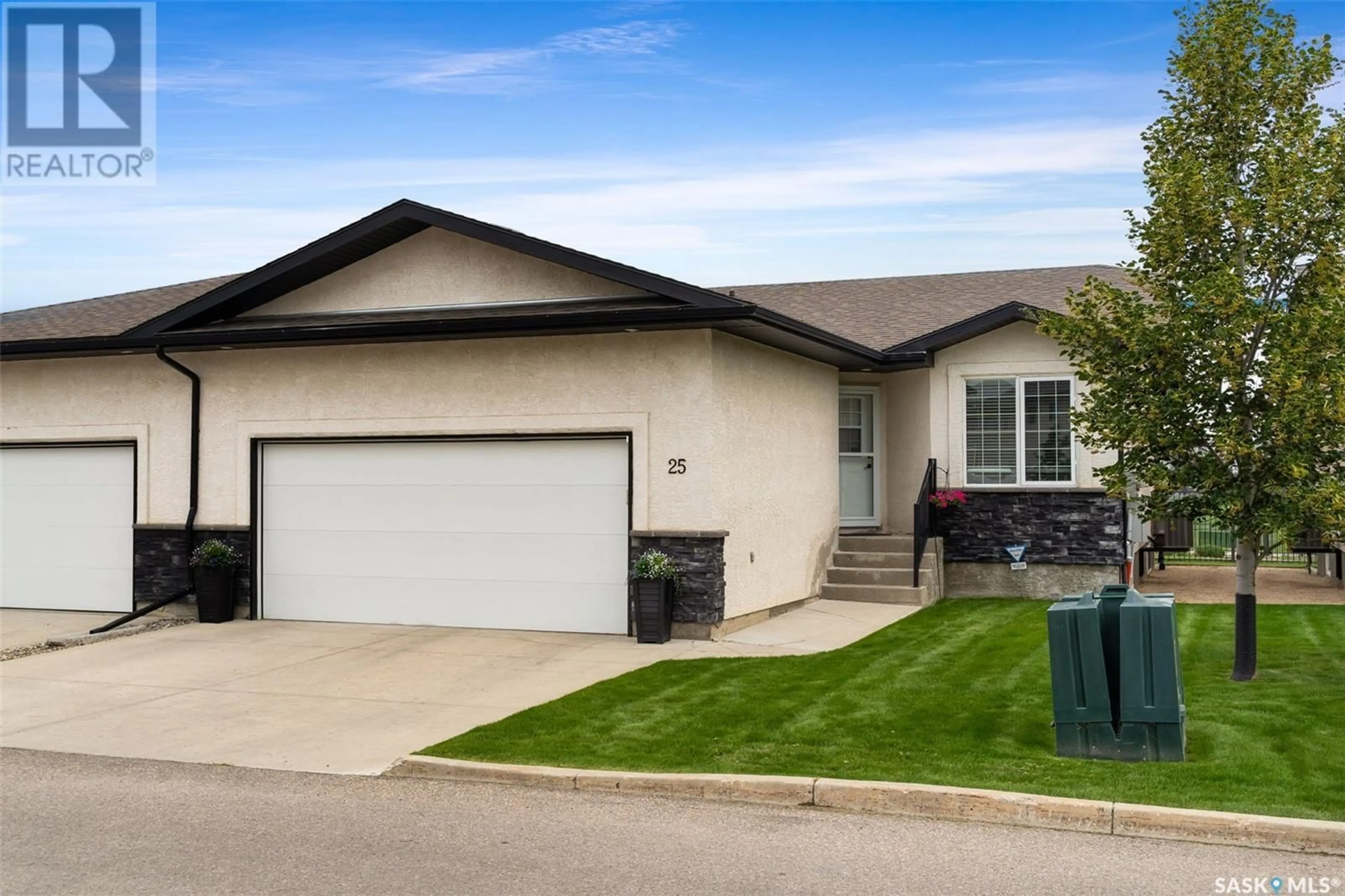 Home with vinyl exterior material, street for 25 - 4640 HARBOUR LANDING DRIVE, Regina Saskatchewan S4W0B8