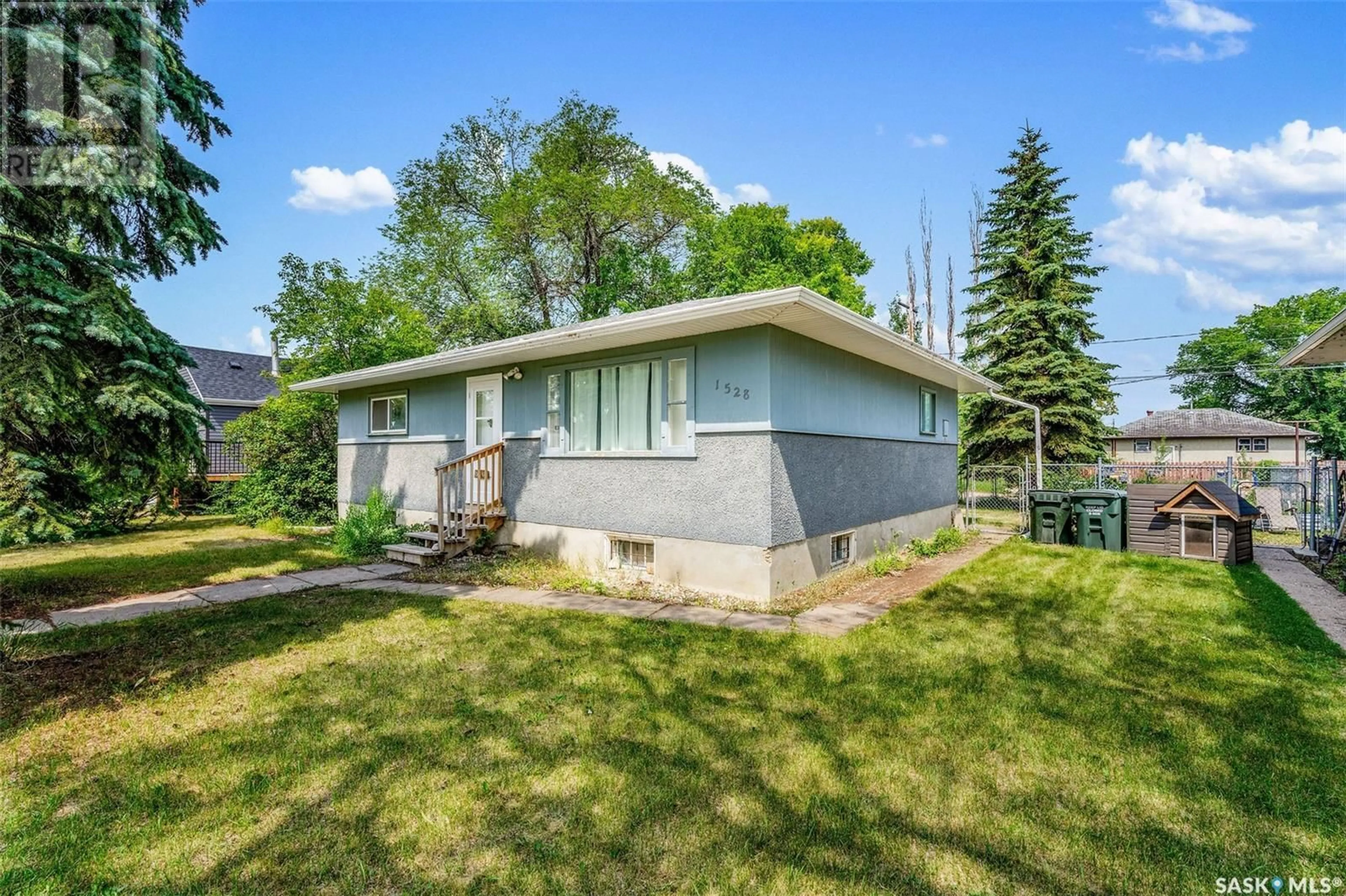 Home with vinyl exterior material, unknown for 1528 16TH STREET, Prince Albert Saskatchewan S6V3W9