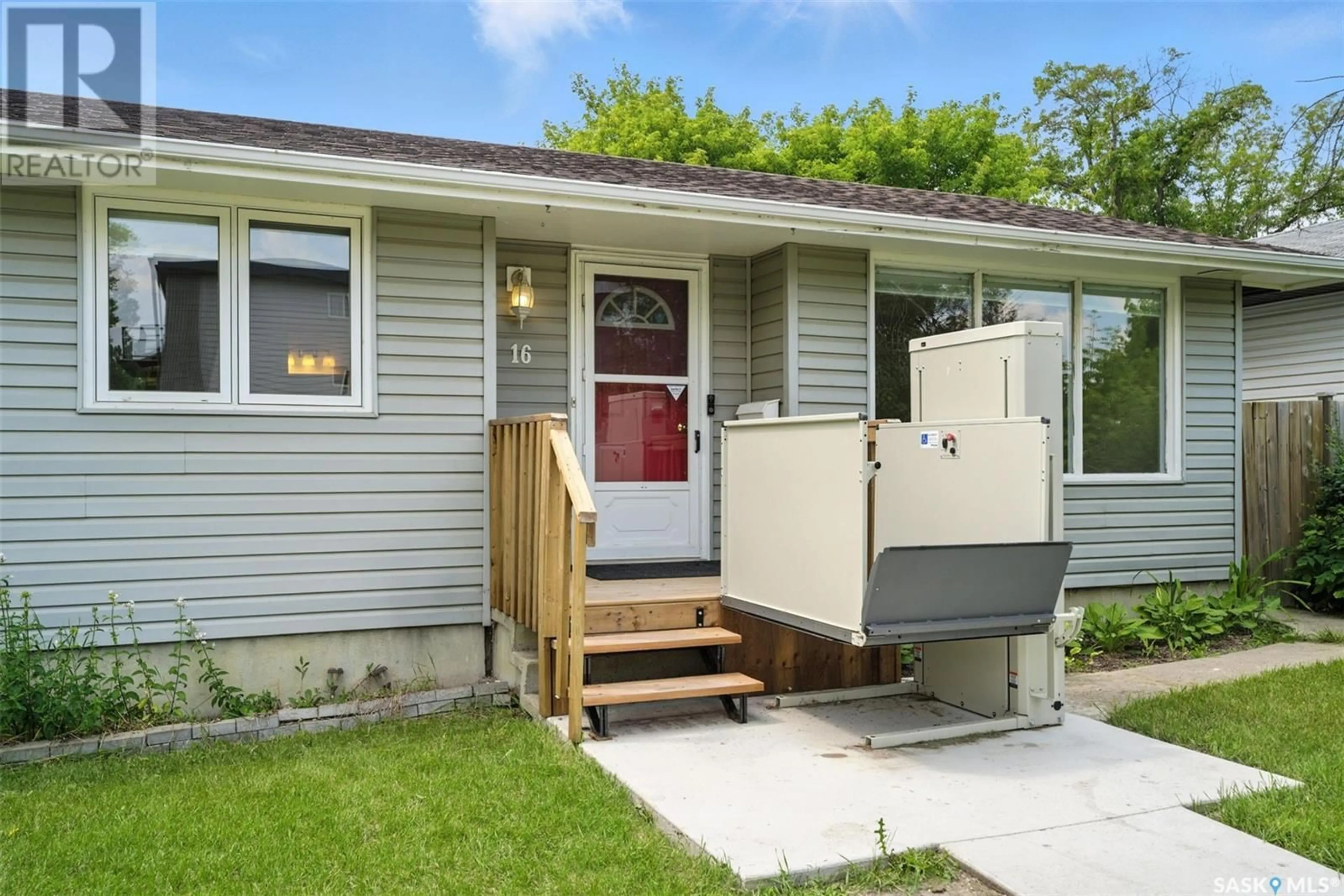 Home with vinyl exterior material, street for 16 MCKAY PLACE, Saskatoon Saskatchewan S7L3Z7