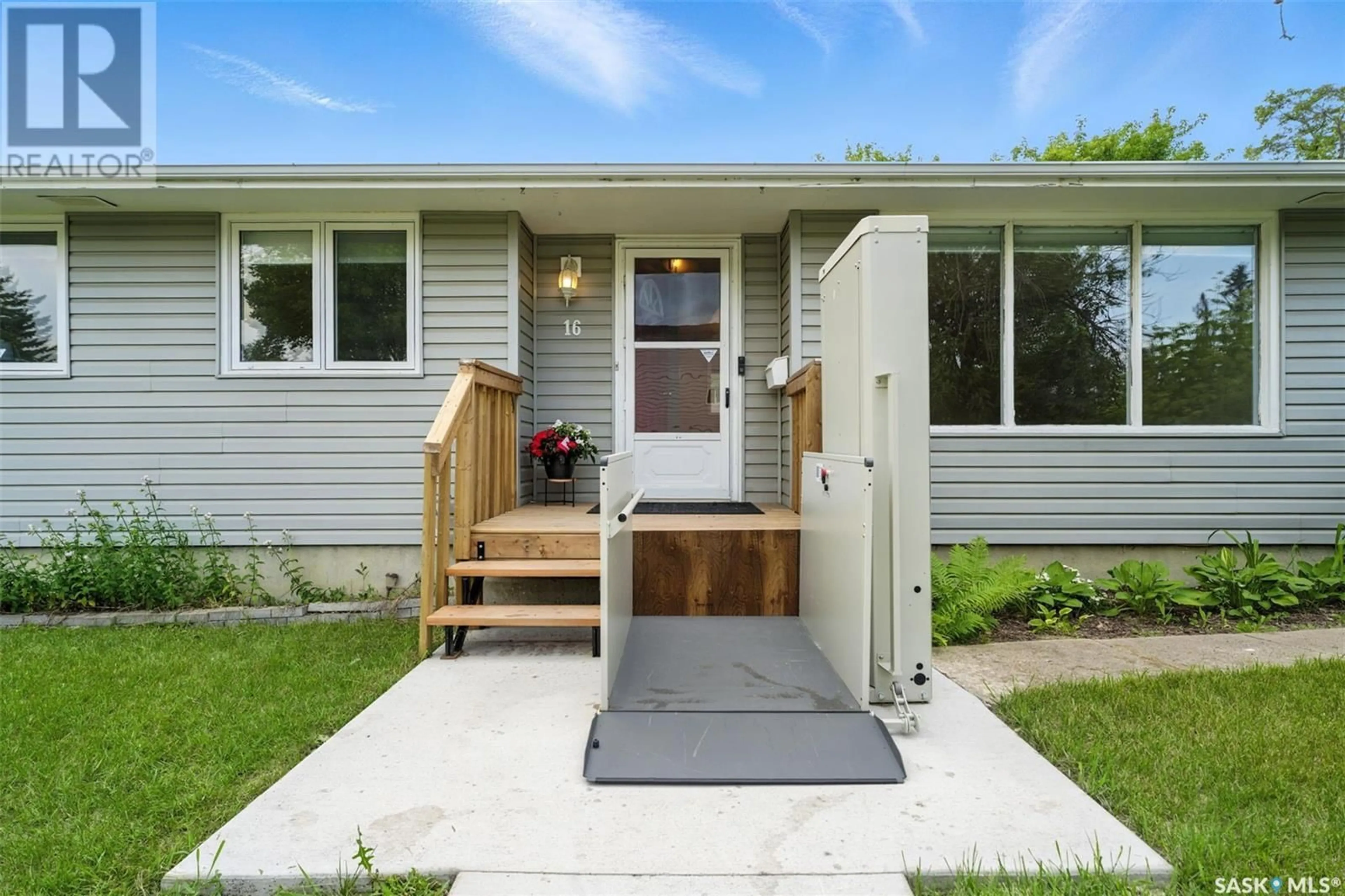 Home with vinyl exterior material, street for 16 MCKAY PLACE, Saskatoon Saskatchewan S7L3Z7