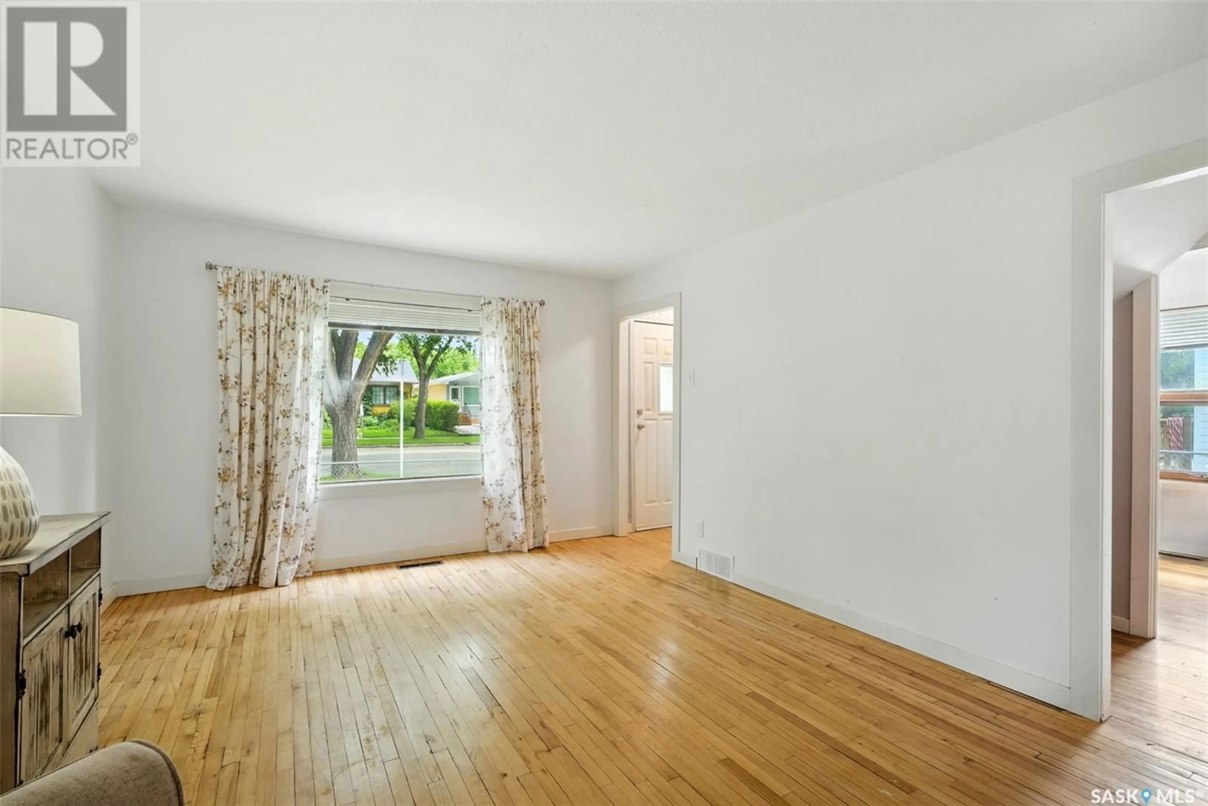 A pic of a room for 909 I AVENUE, Saskatoon Saskatchewan S7L2H4