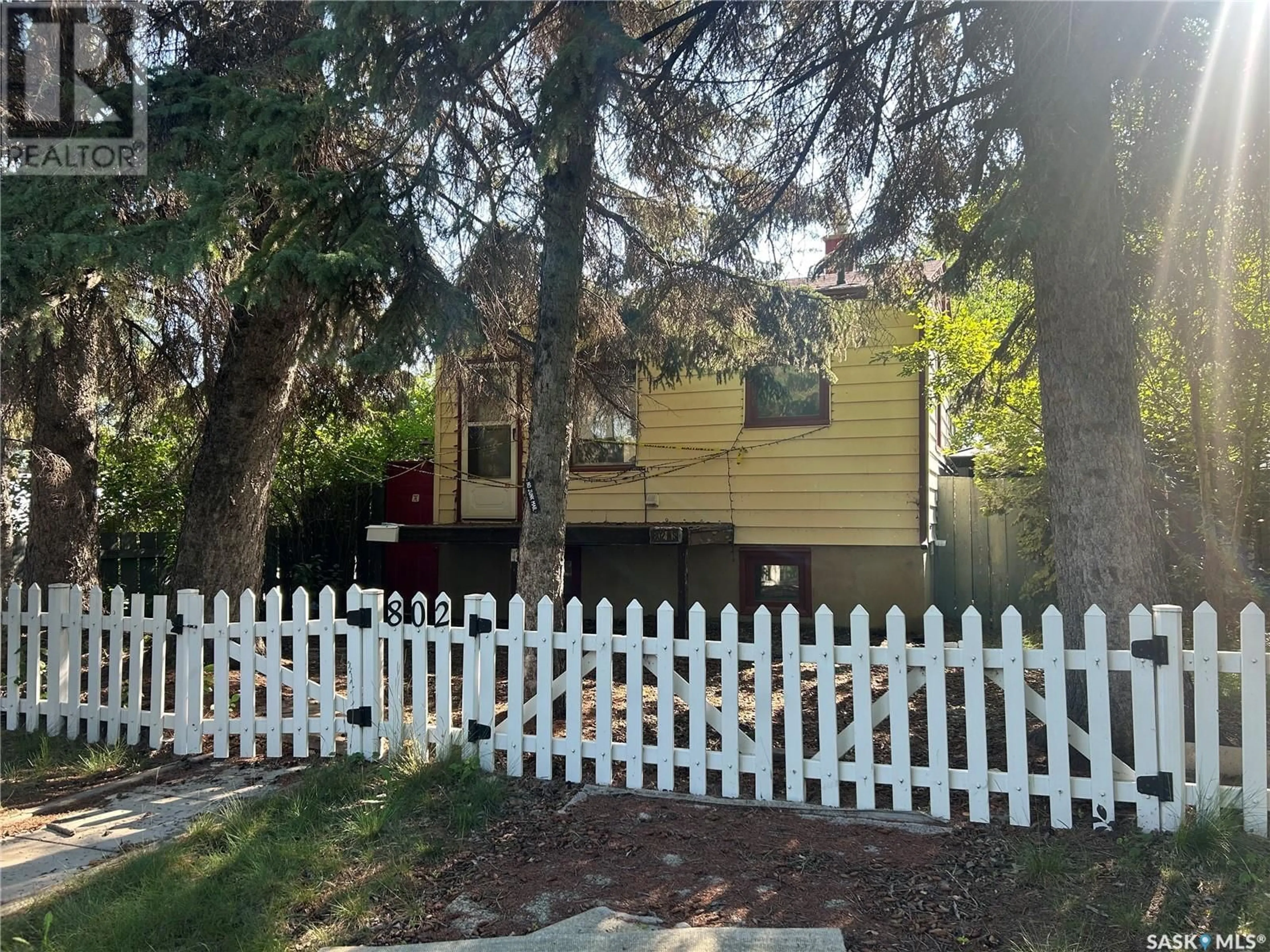 Unknown for 802 M AVENUE, Saskatoon Saskatchewan S7M2L5
