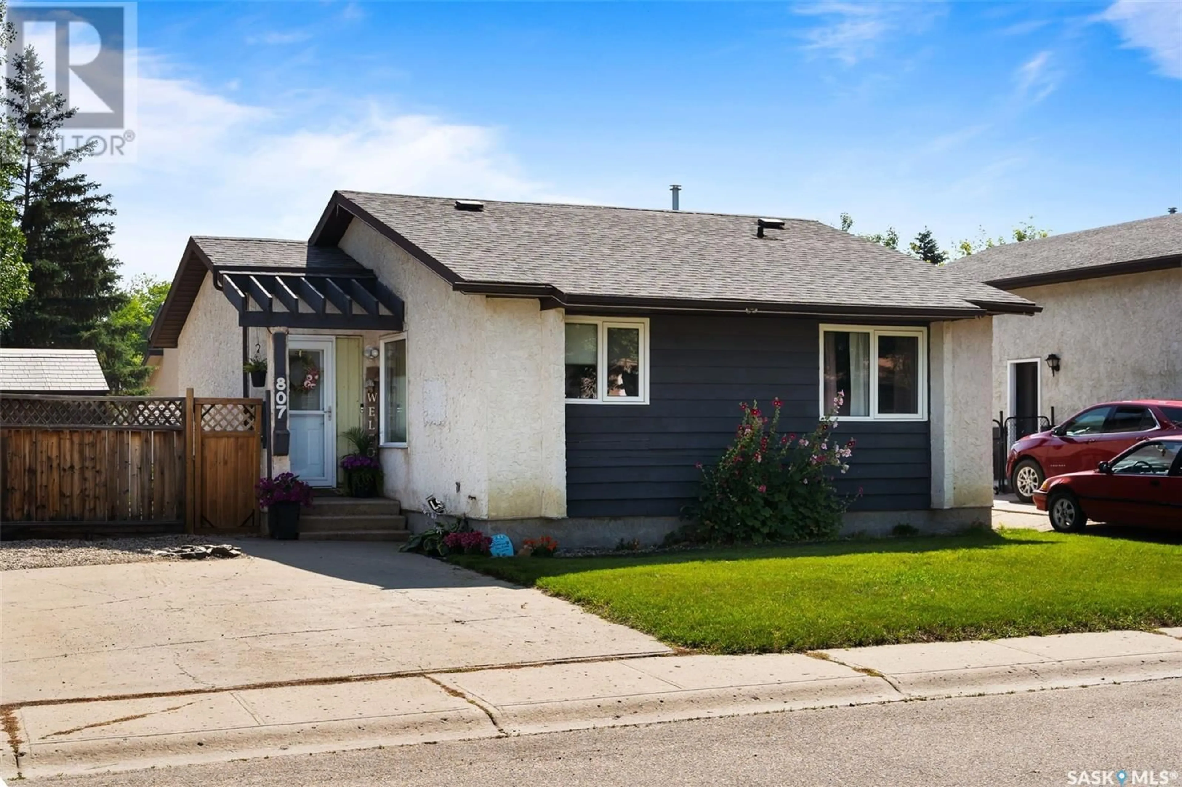 Home with vinyl exterior material, street for 807 VANIER DRIVE, Regina Saskatchewan S4X2K9