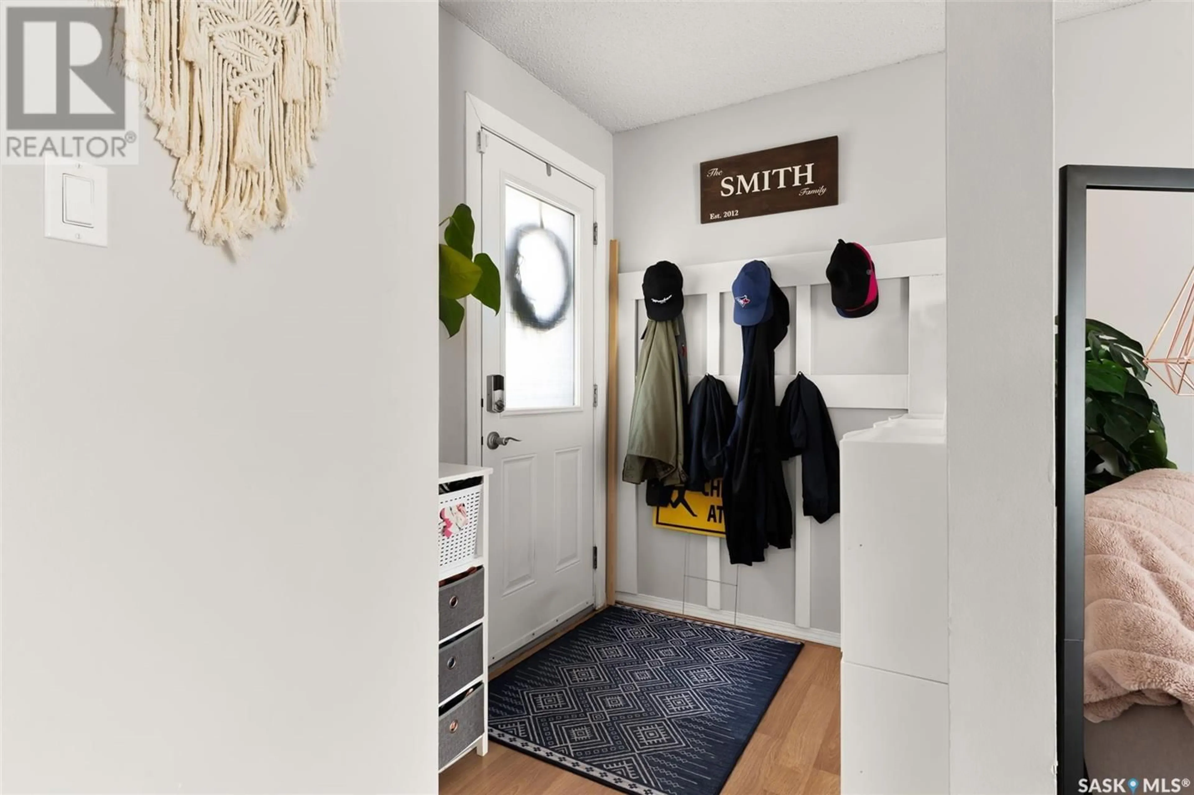 Indoor entryway for 807 VANIER DRIVE, Regina Saskatchewan S4X2K9