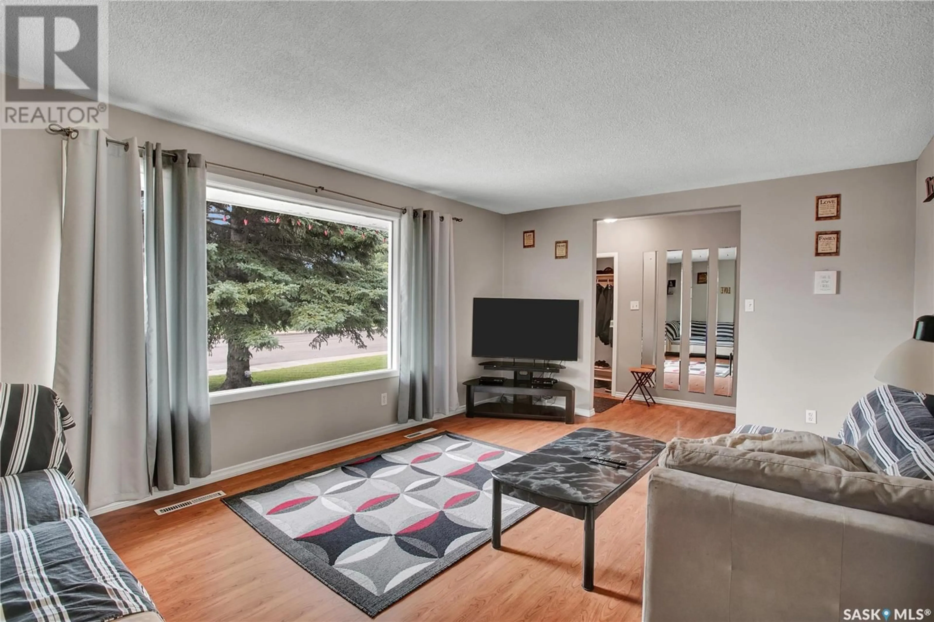Living room with furniture, unknown for 307 U AVENUE, Saskatoon Saskatchewan S7L3C6