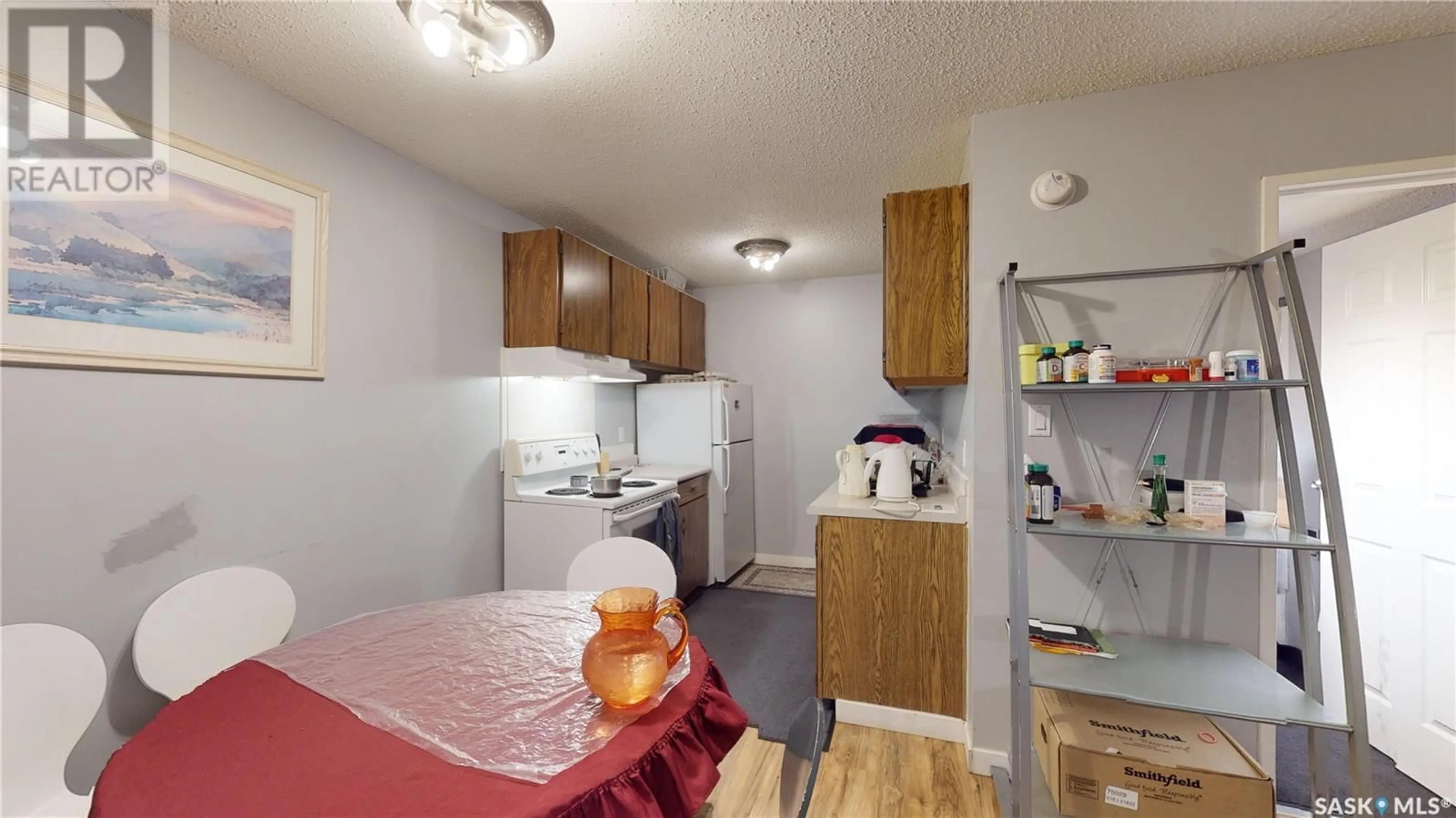 Standard kitchen, unknown for 203 - 601 X AVENUE, Saskatoon Saskatchewan S7M4R7
