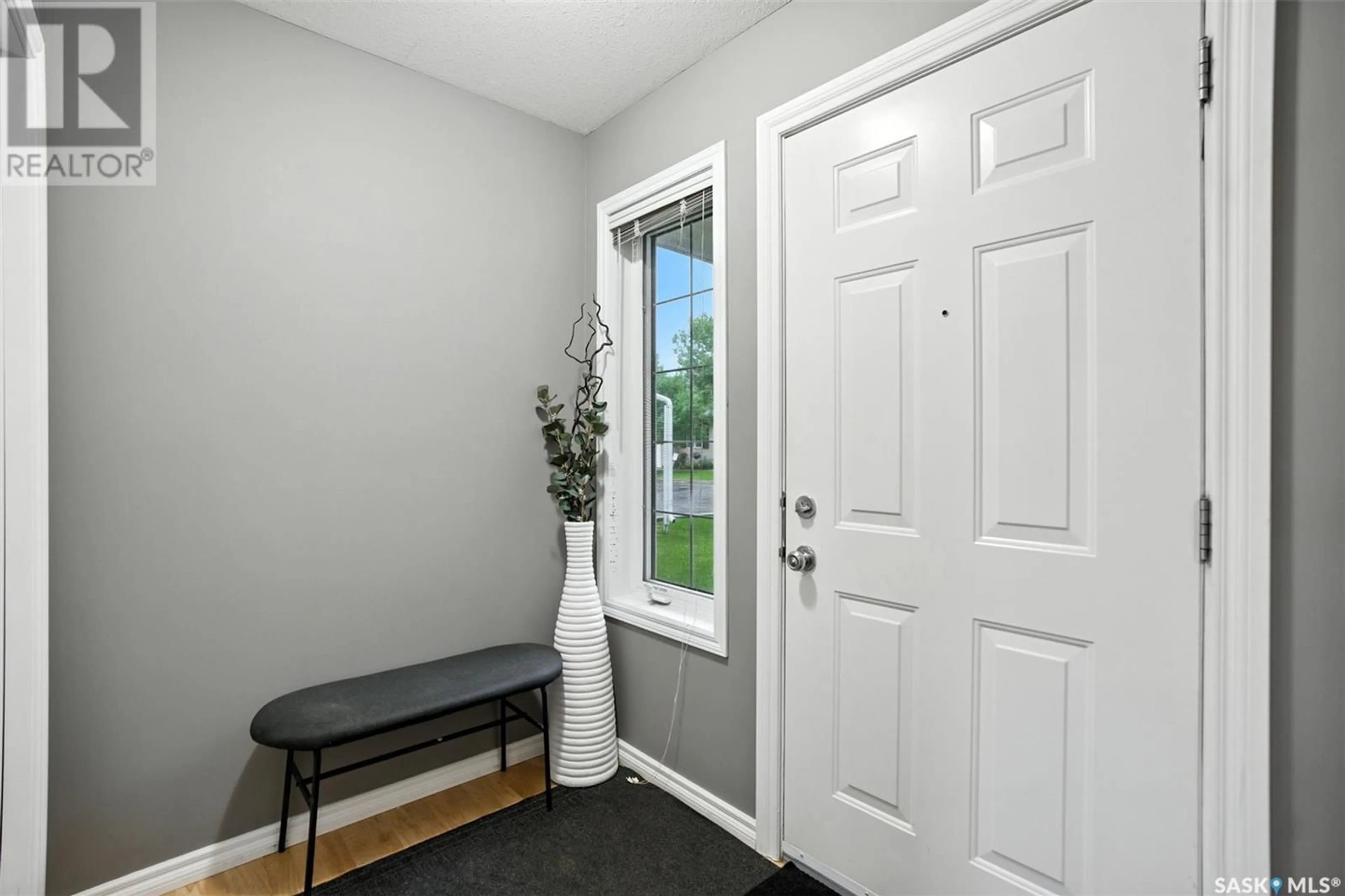 Indoor entryway for 28 110 BANYAN CRESCENT, Saskatoon Saskatchewan S7V1G7