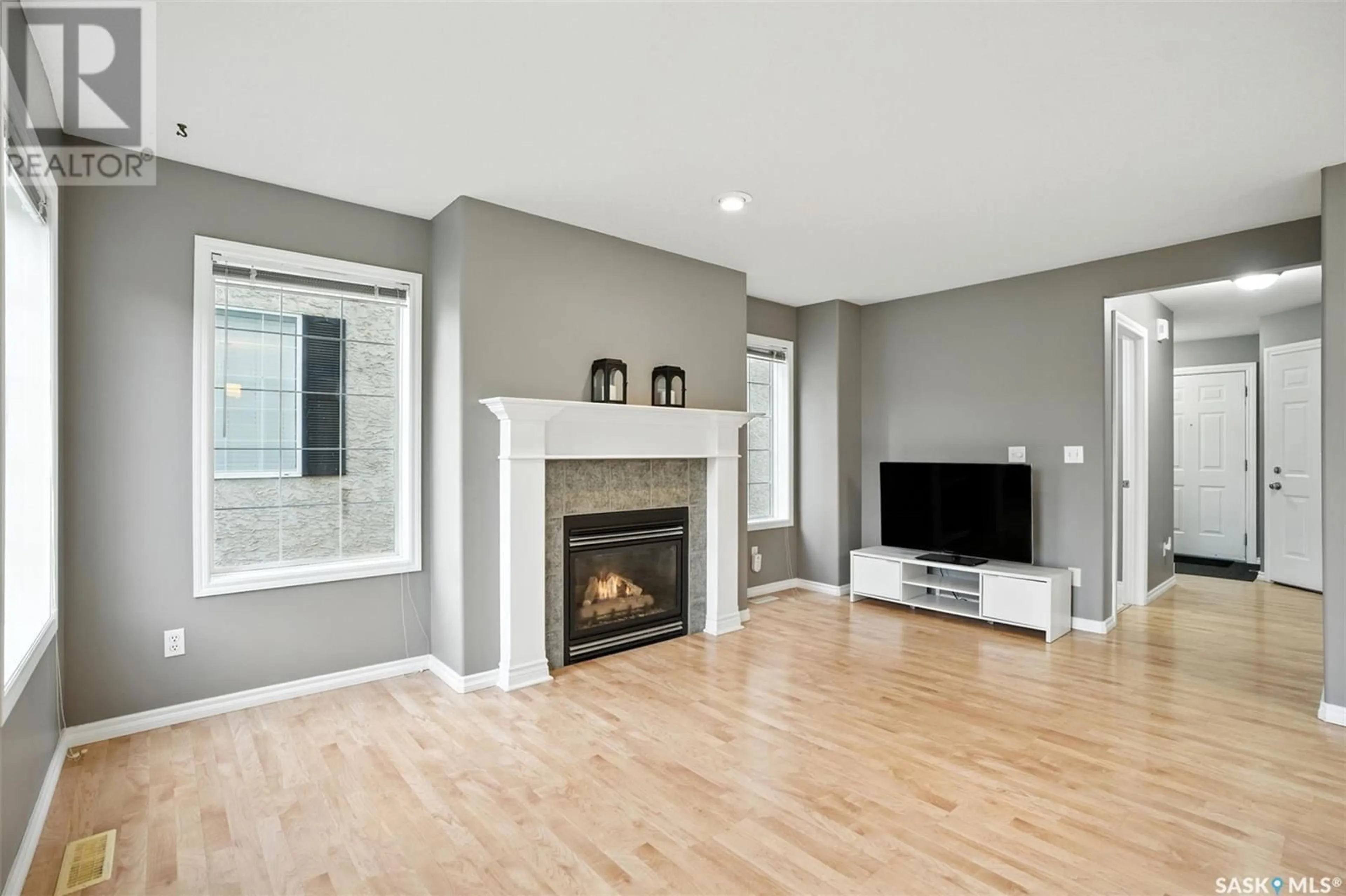 Living room with furniture, wood/laminate floor for 28 110 BANYAN CRESCENT, Saskatoon Saskatchewan S7V1G7