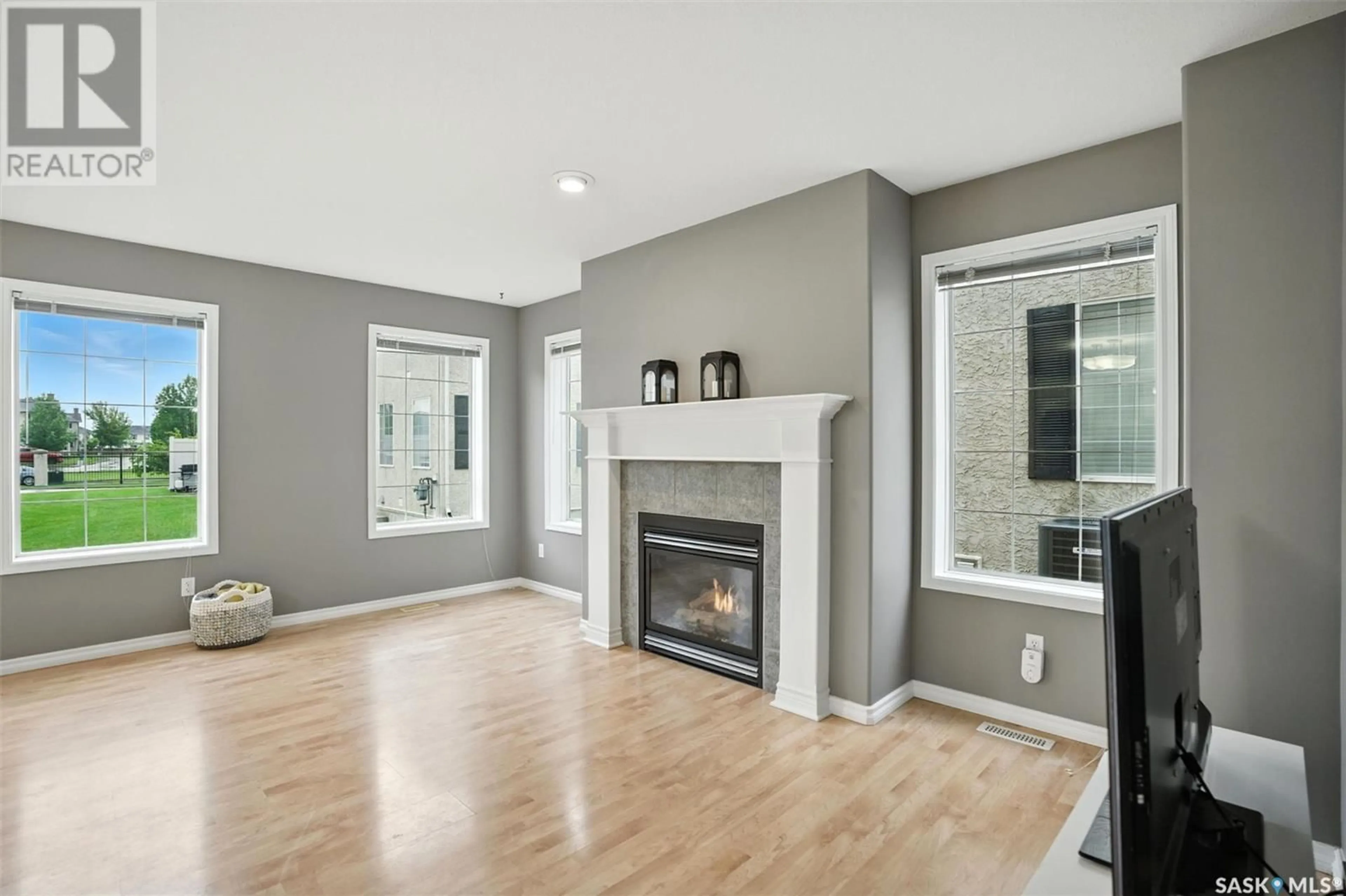 Living room with furniture, unknown for 28 110 BANYAN CRESCENT, Saskatoon Saskatchewan S7V1G7