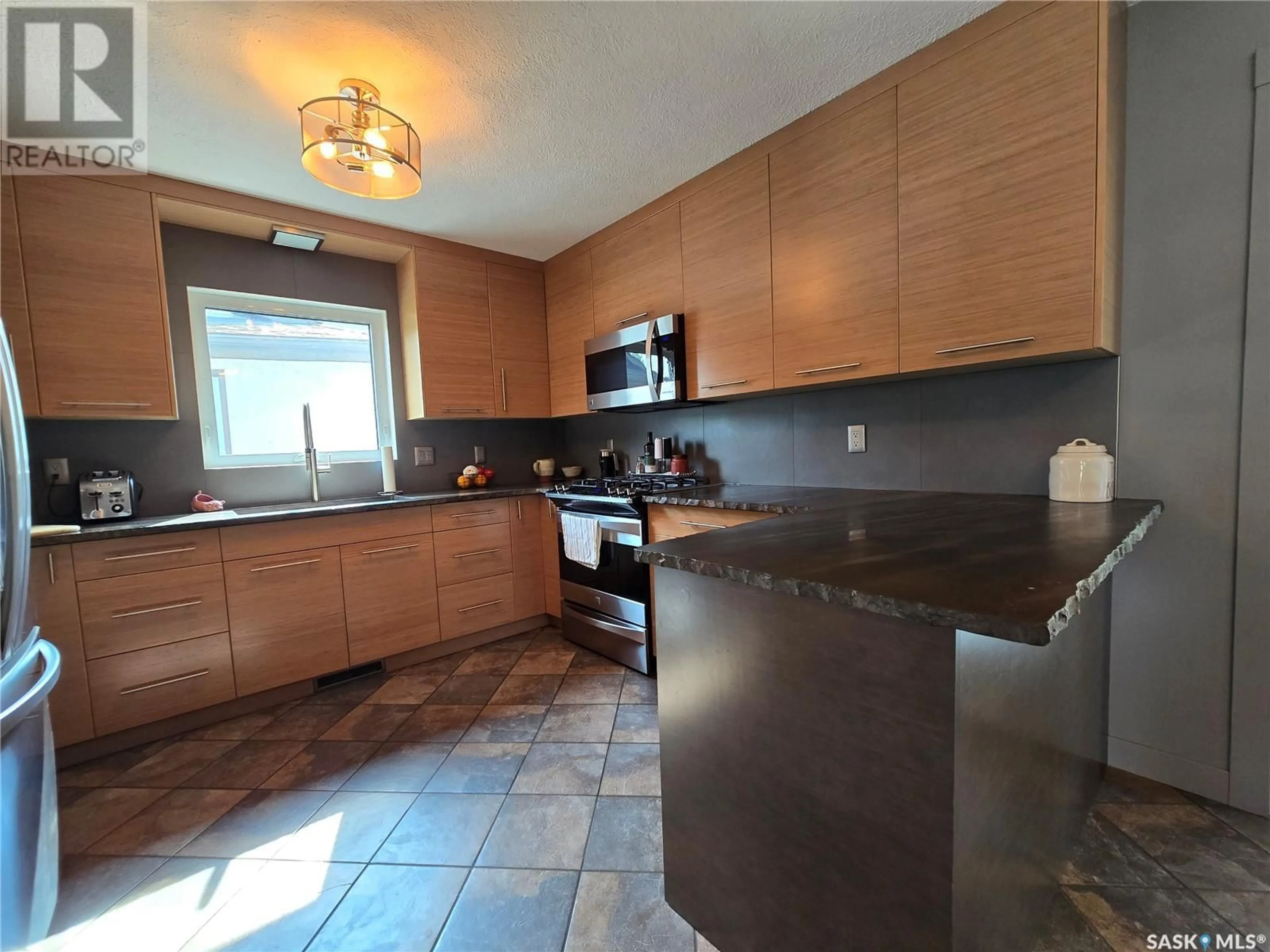 Standard kitchen, ceramic/tile floor for 1808 WARREN AVENUE, Weyburn Saskatchewan S4H3B6