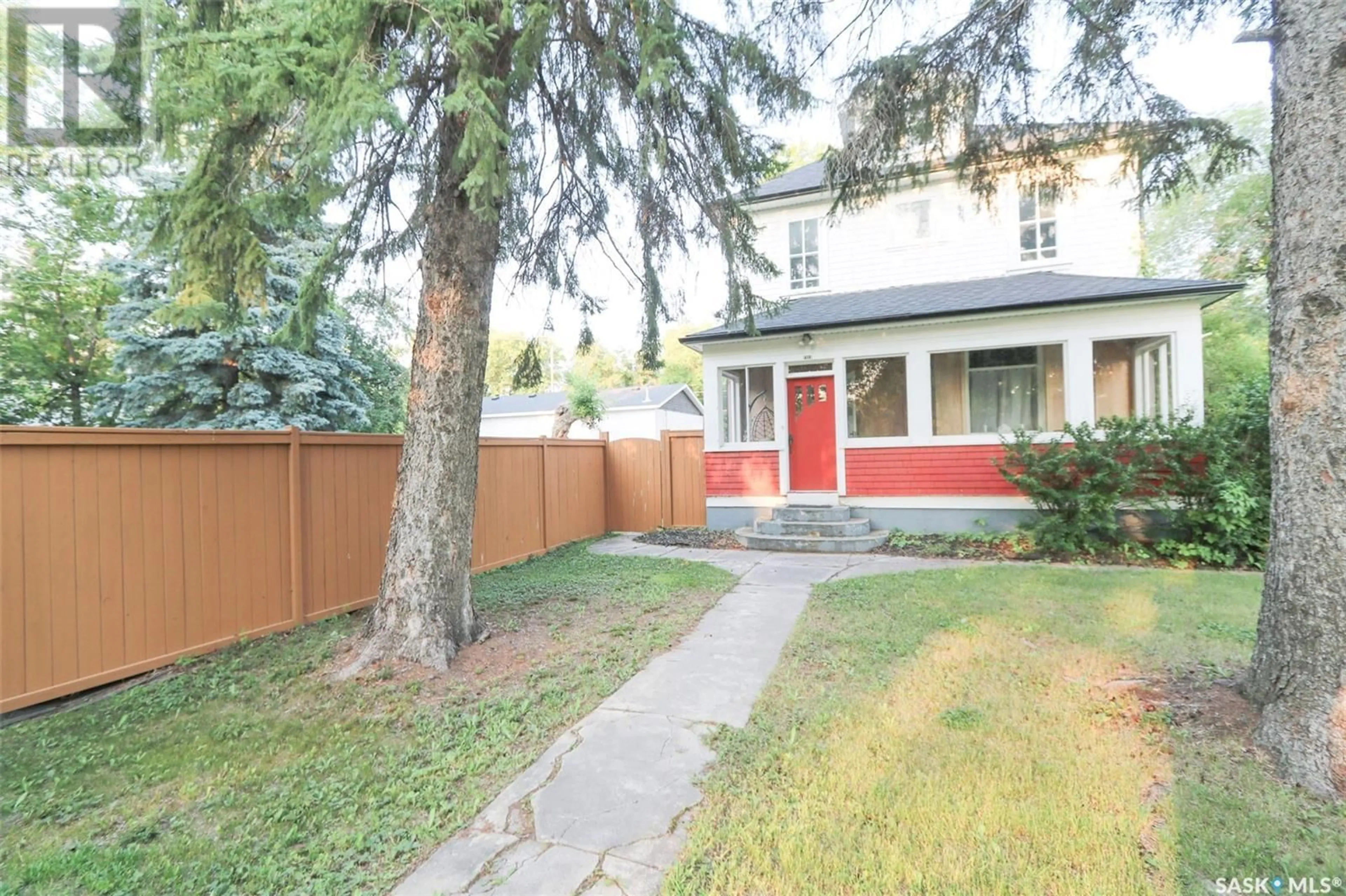 Patio, street for 418 NORWAY ROAD, Canora Saskatchewan S0A0L0