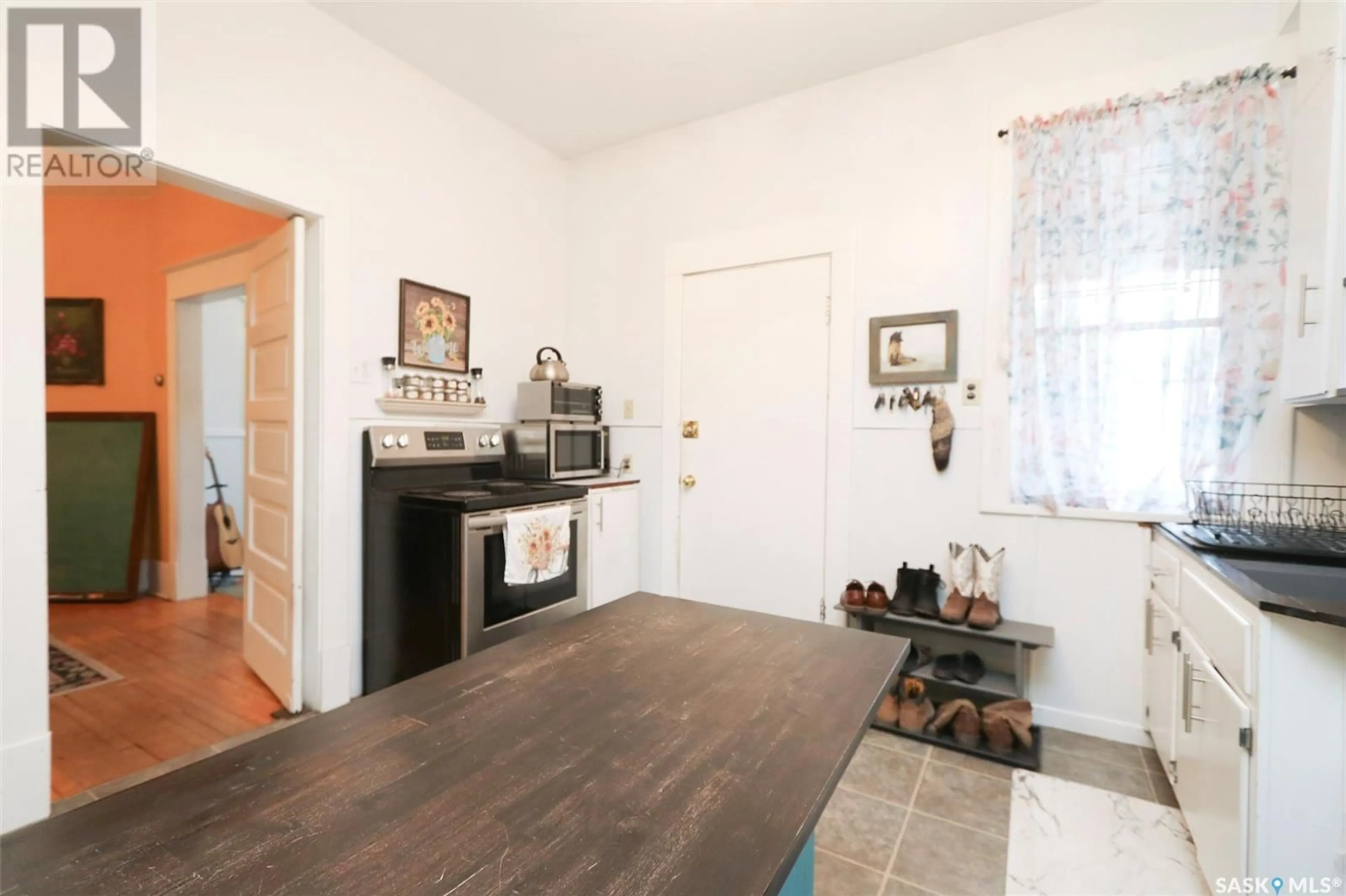 Standard kitchen, unknown for 418 NORWAY ROAD, Canora Saskatchewan S0A0L0