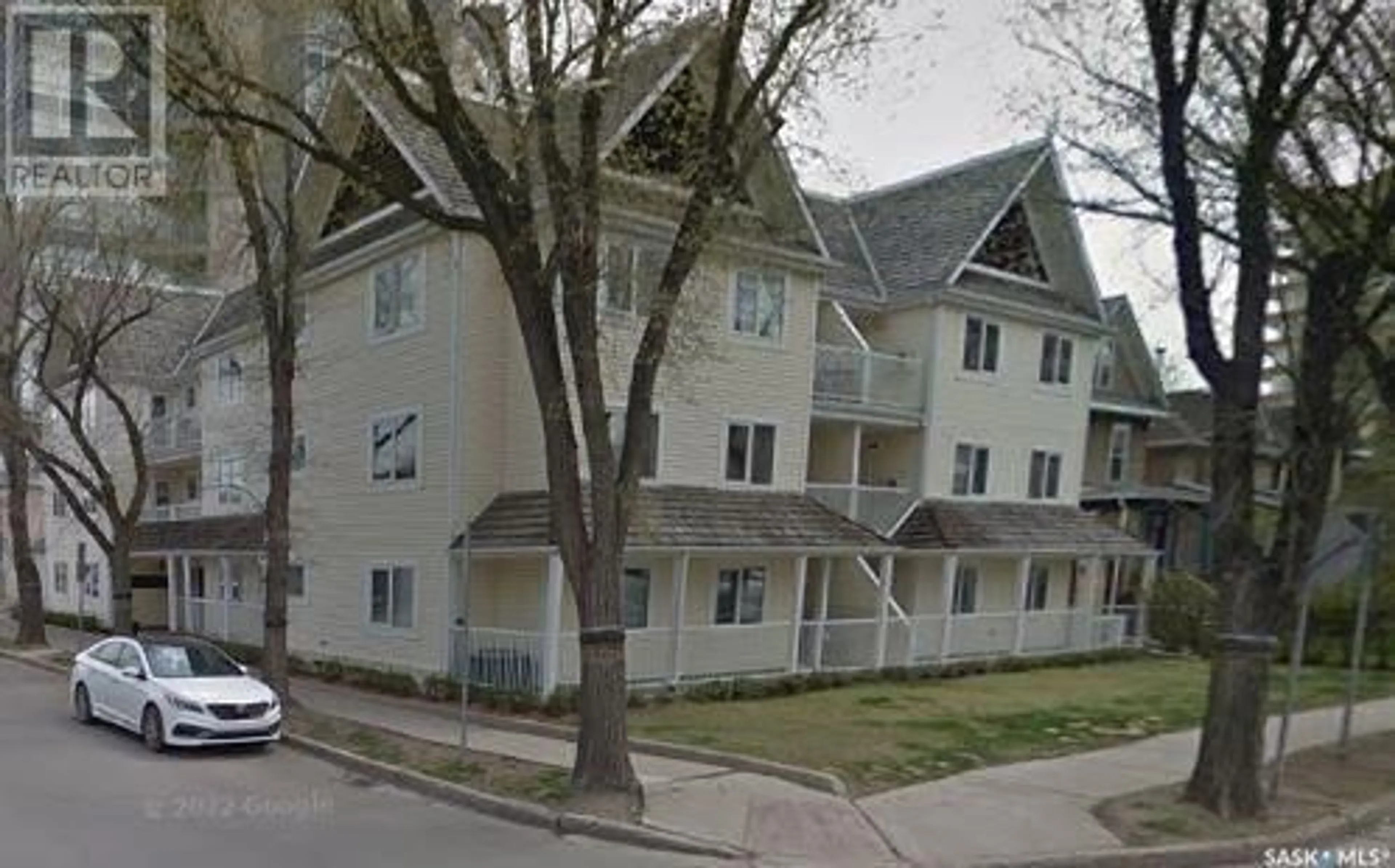 A pic from outside/outdoor area/front of a property/back of a property/a pic from drone, street for 303 1867 15TH AVENUE, Regina Saskatchewan S4P4J4