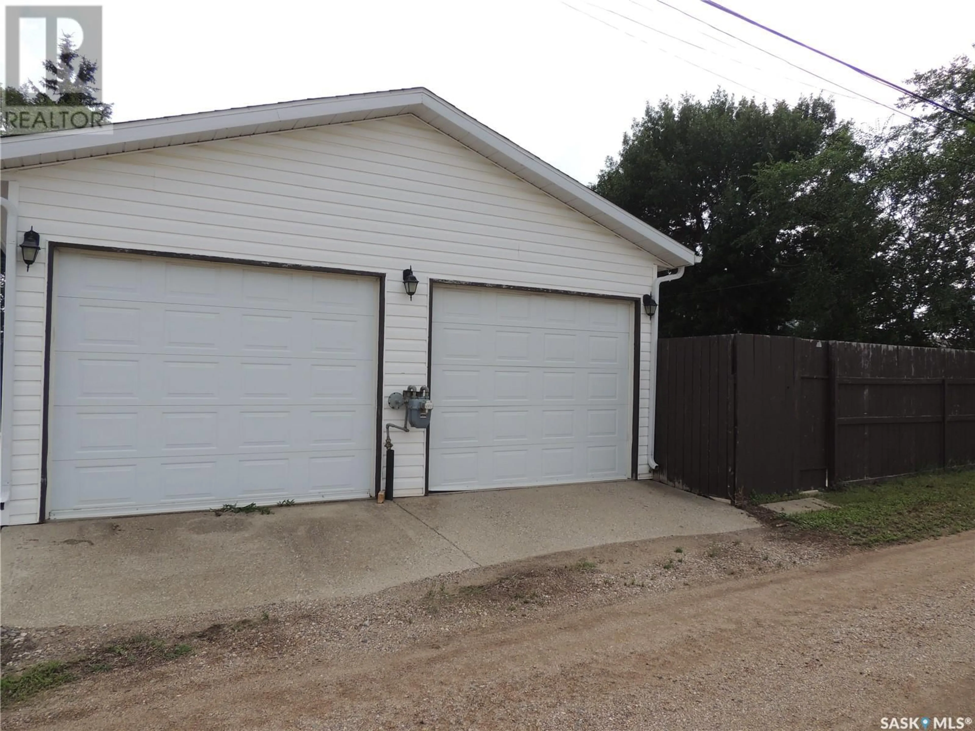 Indoor garage for 111 MCDONALD ROAD, Estevan Saskatchewan S4A0B7