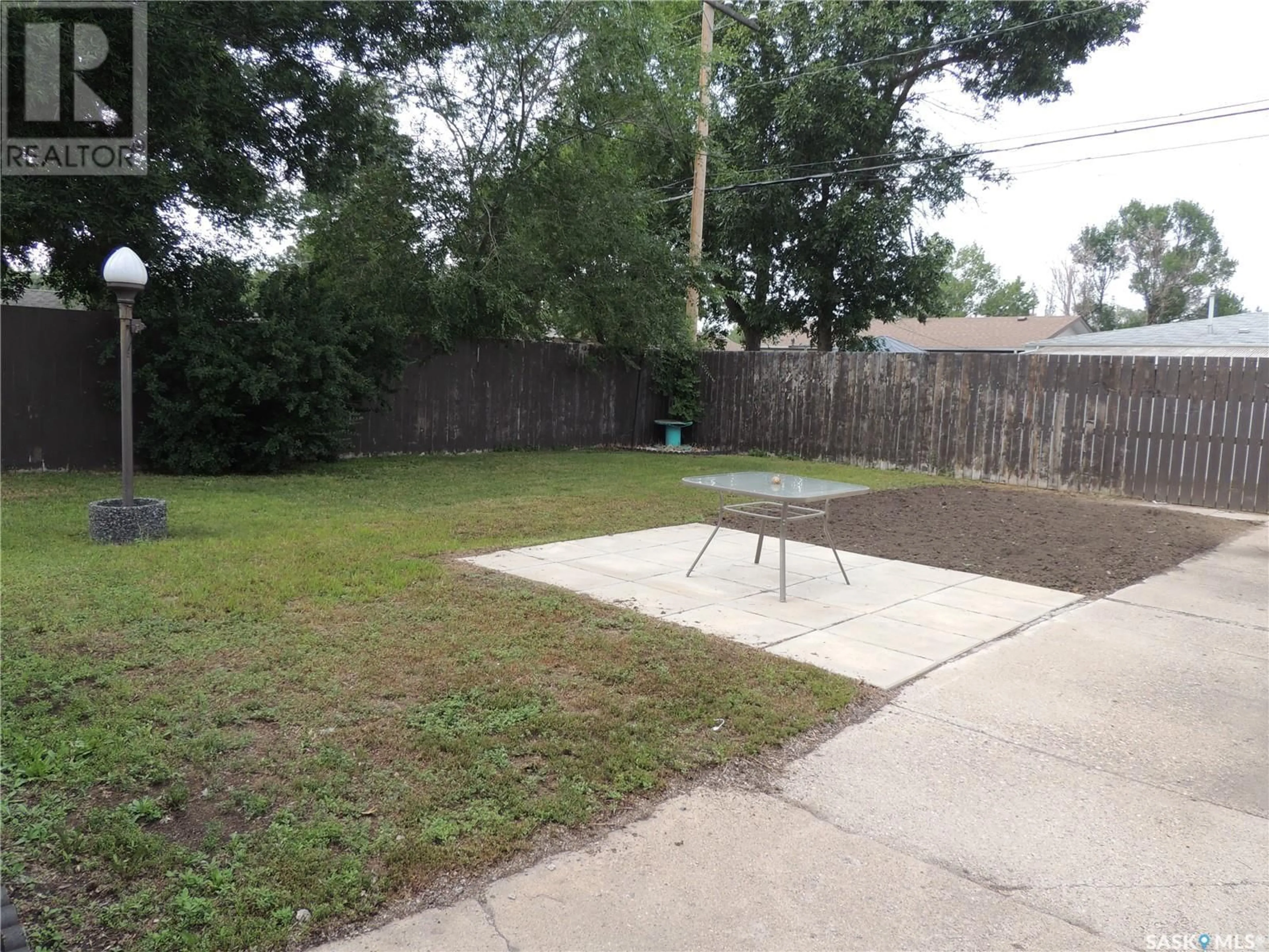 Patio, street for 111 MCDONALD ROAD, Estevan Saskatchewan S4A0B7