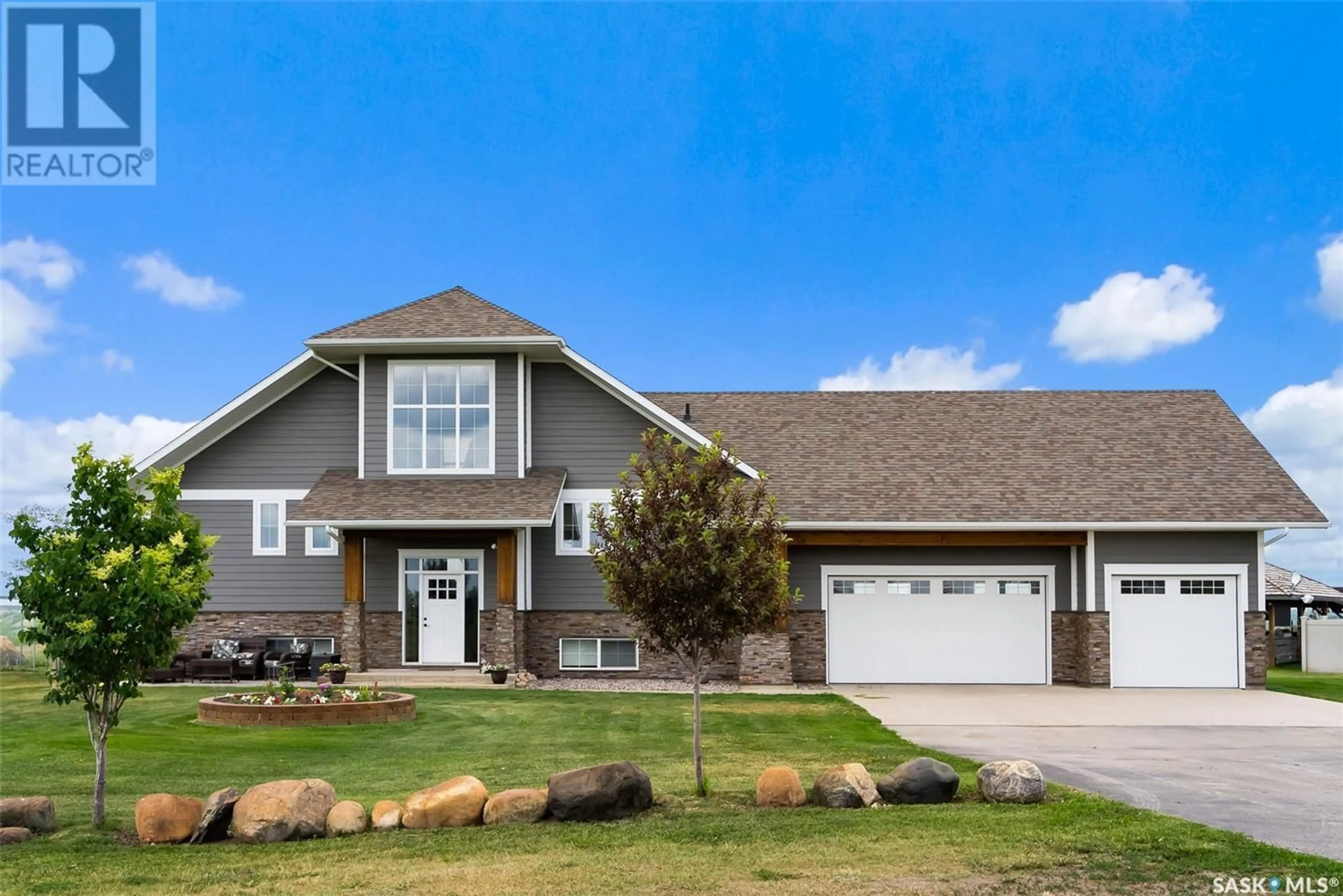Home with vinyl exterior material, street for 2 VALLEY RIDGE ROAD, Longlaketon Rm No. 219 Saskatchewan S0G4L0