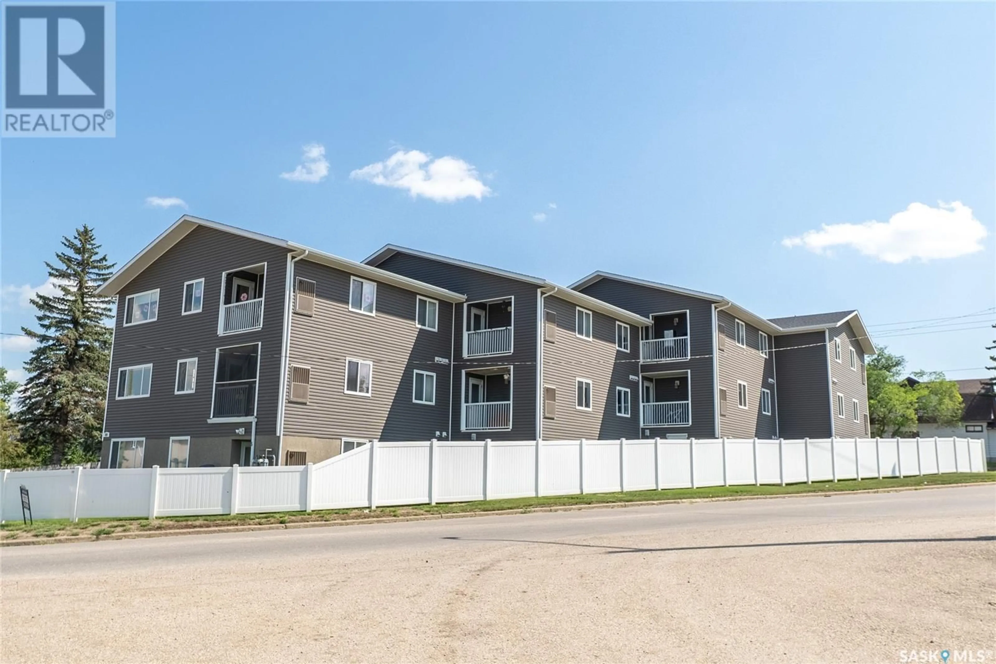 Home with vinyl exterior material, building for S - 204 221 MAIN STREET, Moose Jaw Saskatchewan S6H2R4