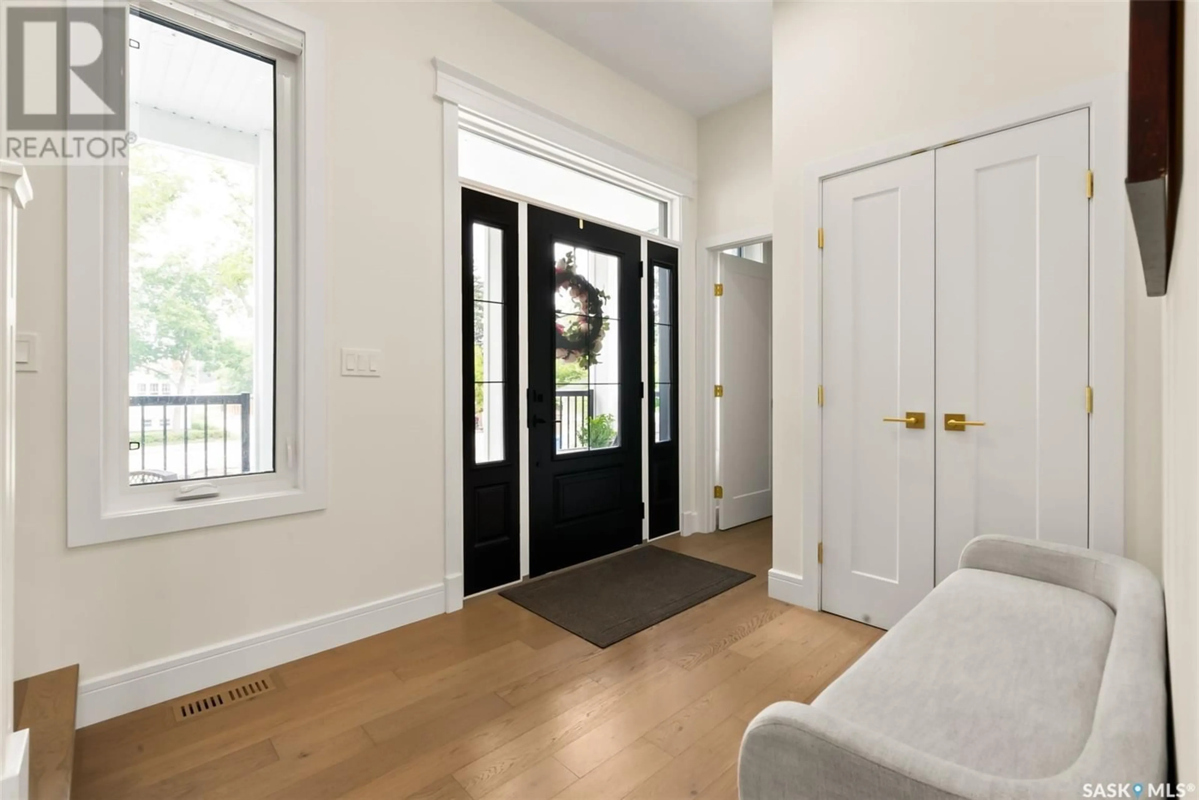 Indoor entryway for 2829 GARNET STREET, Regina Saskatchewan S4S1X1