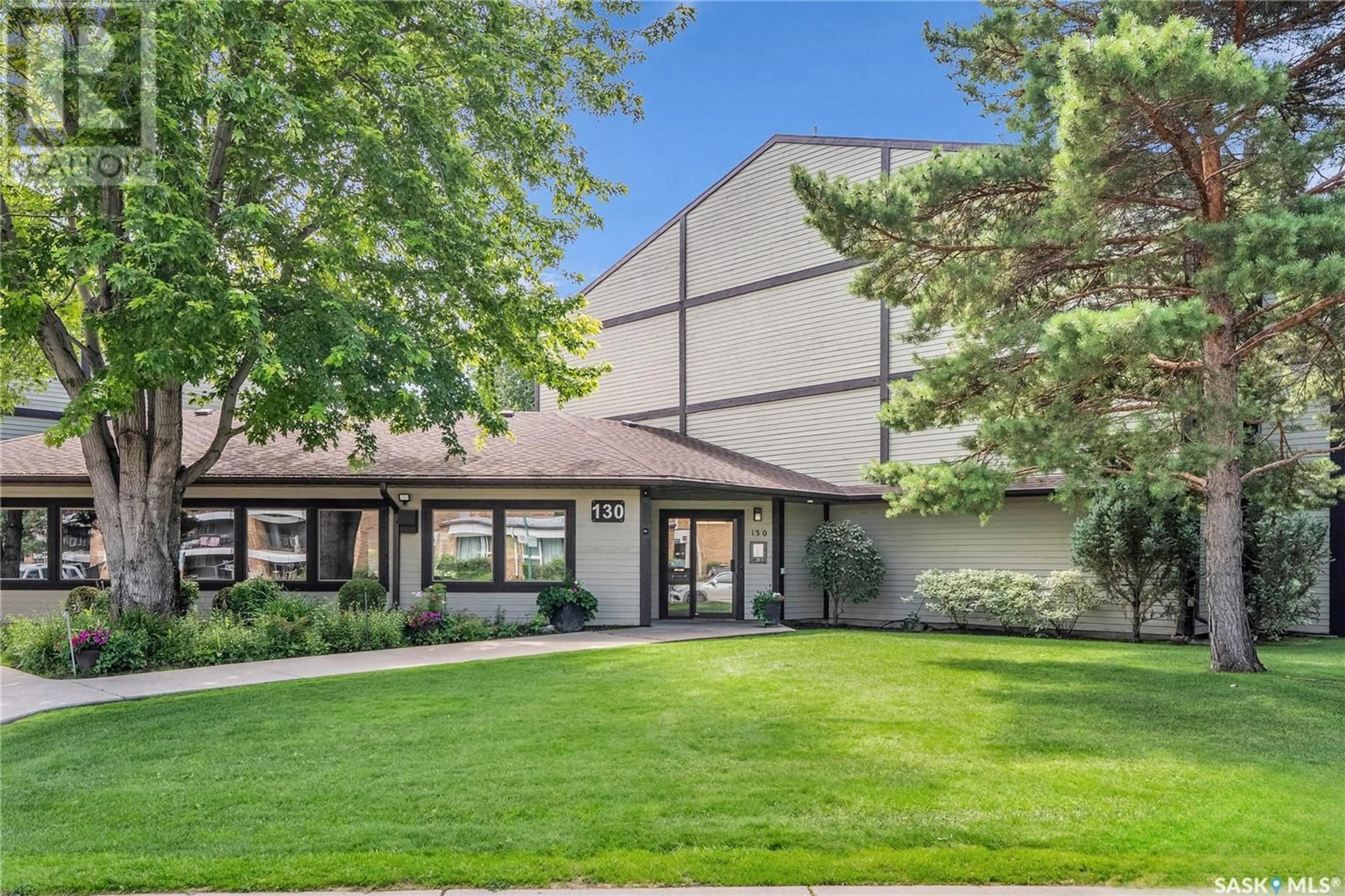 Indoor foyer for 105 - 130 EDINBURGH PLACE, Saskatoon Saskatchewan S7J5J7