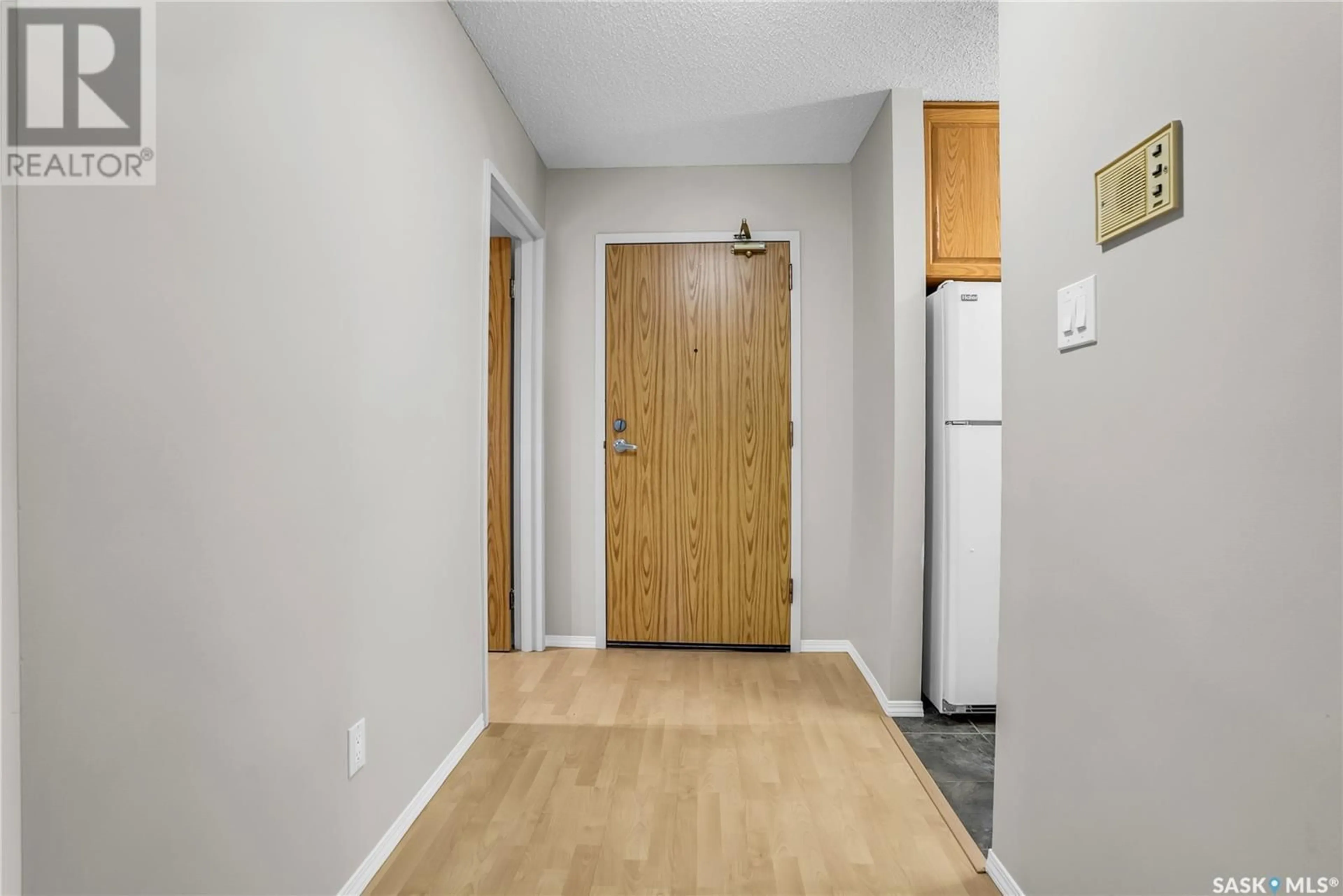 Indoor entryway for 105 - 130 EDINBURGH PLACE, Saskatoon Saskatchewan S7J5J7