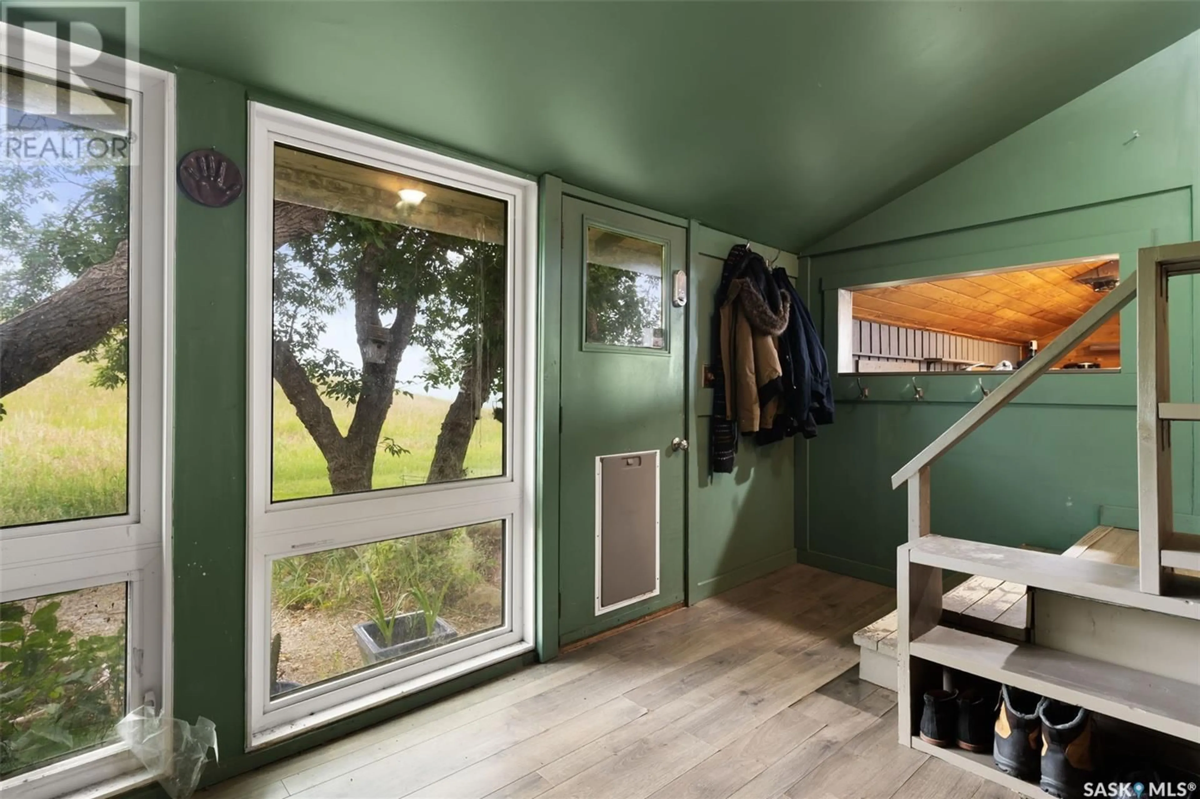 Indoor entryway for KNOWLES ACREAGE, Longlaketon Rm No. 219 Saskatchewan S0G0W0
