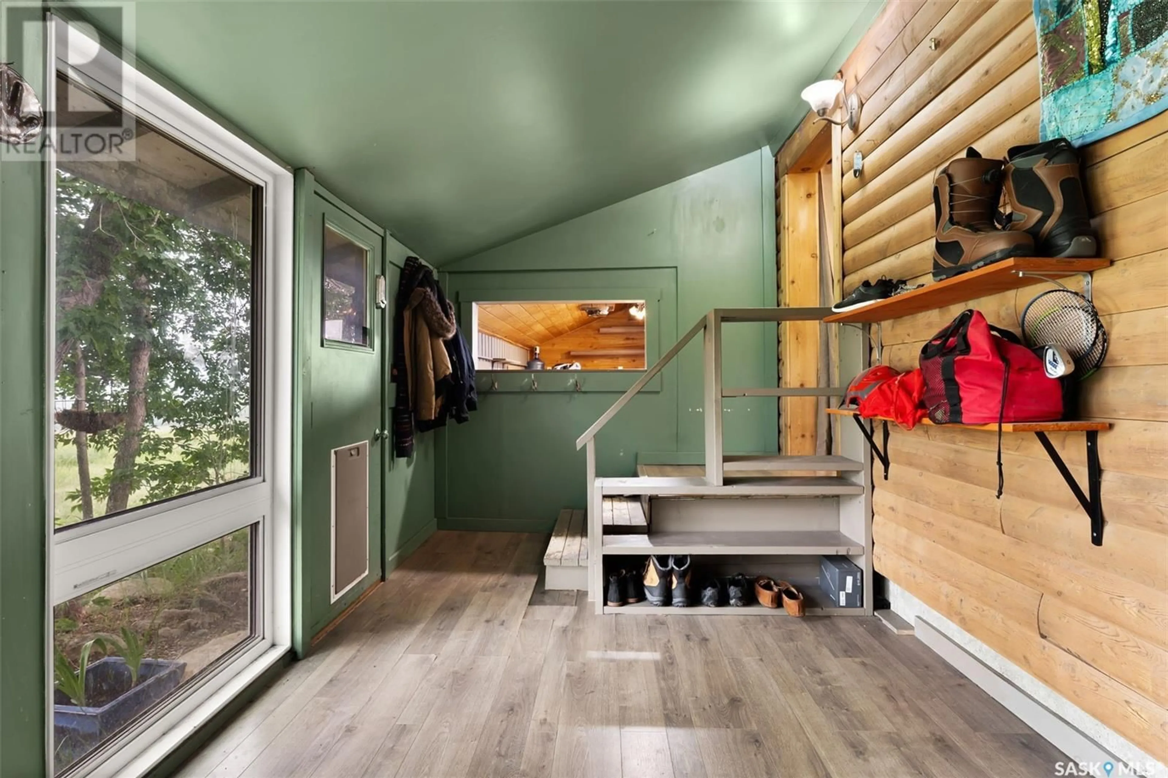 Indoor entryway for KNOWLES ACREAGE, Longlaketon Rm No. 219 Saskatchewan S0G0W0