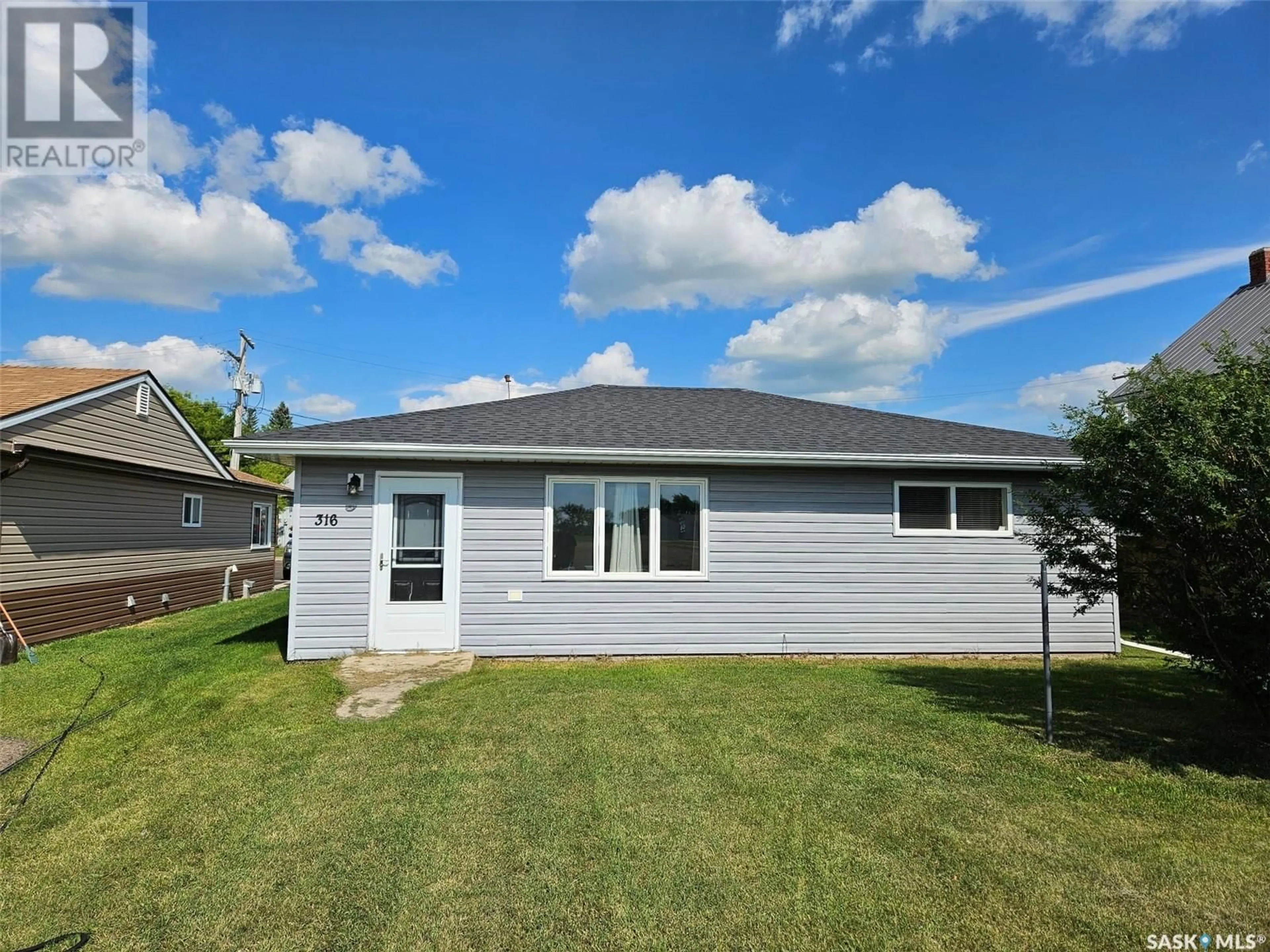 Home with vinyl exterior material, unknown for 316 CLARE STREET, Arcola Saskatchewan S0C0G0