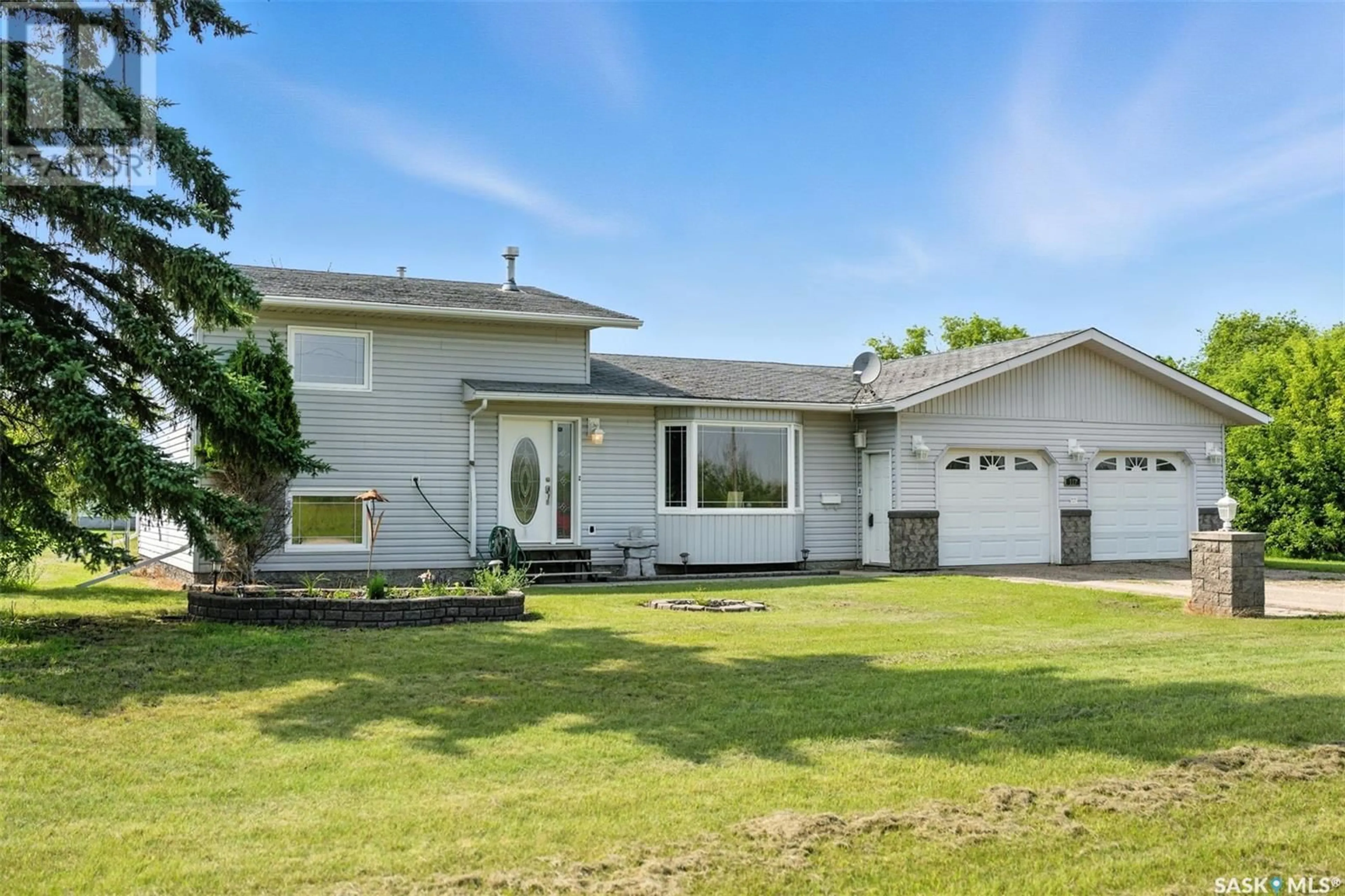 Home with vinyl exterior material, street for 117 ST SAMSON STREET, Usborne Rm No. 310 Saskatchewan S0K1W0
