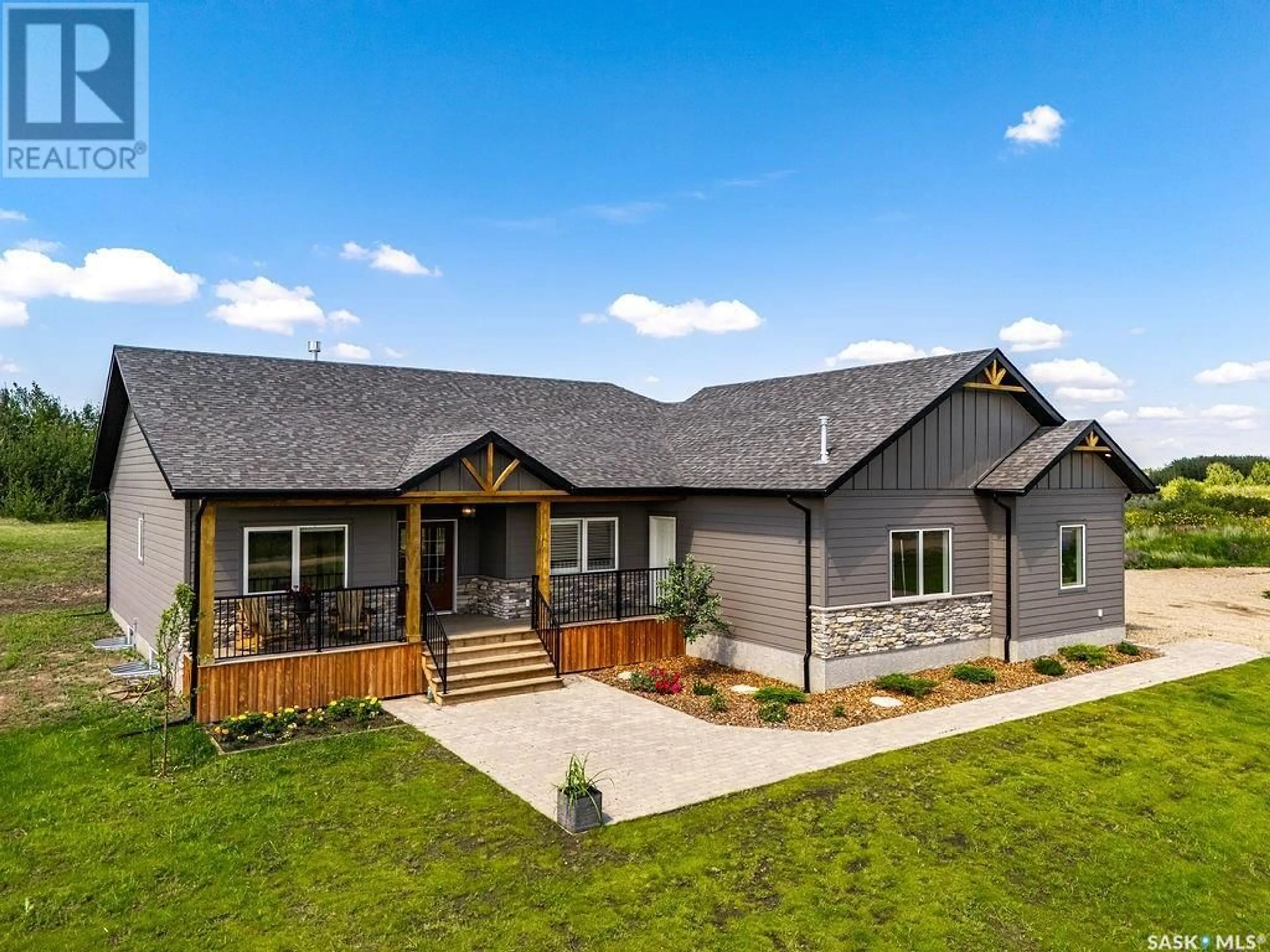 Home with vinyl exterior material, unknown for 10 APPLEWOOD PLACE, Corman Park Rm No. 344 Saskatchewan S7V0X4