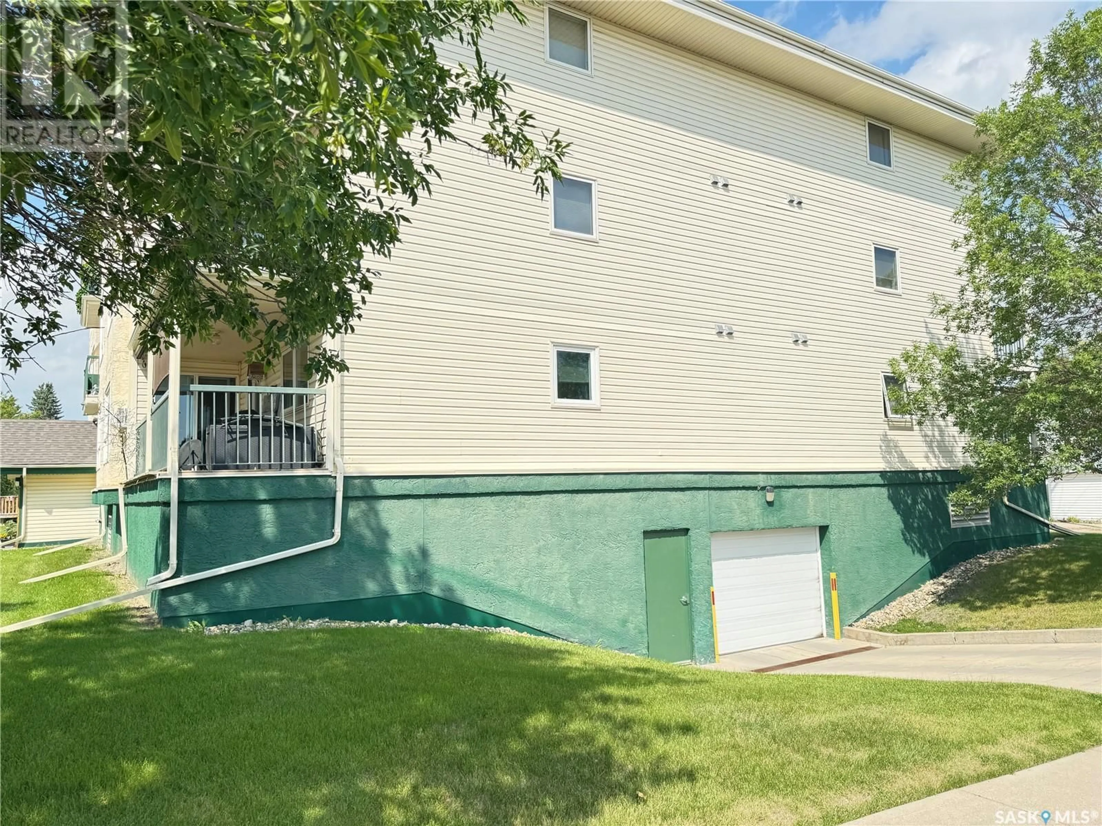 Patio, unknown for 301 - 602 7TH STREET, Humboldt Saskatchewan S0K2A0