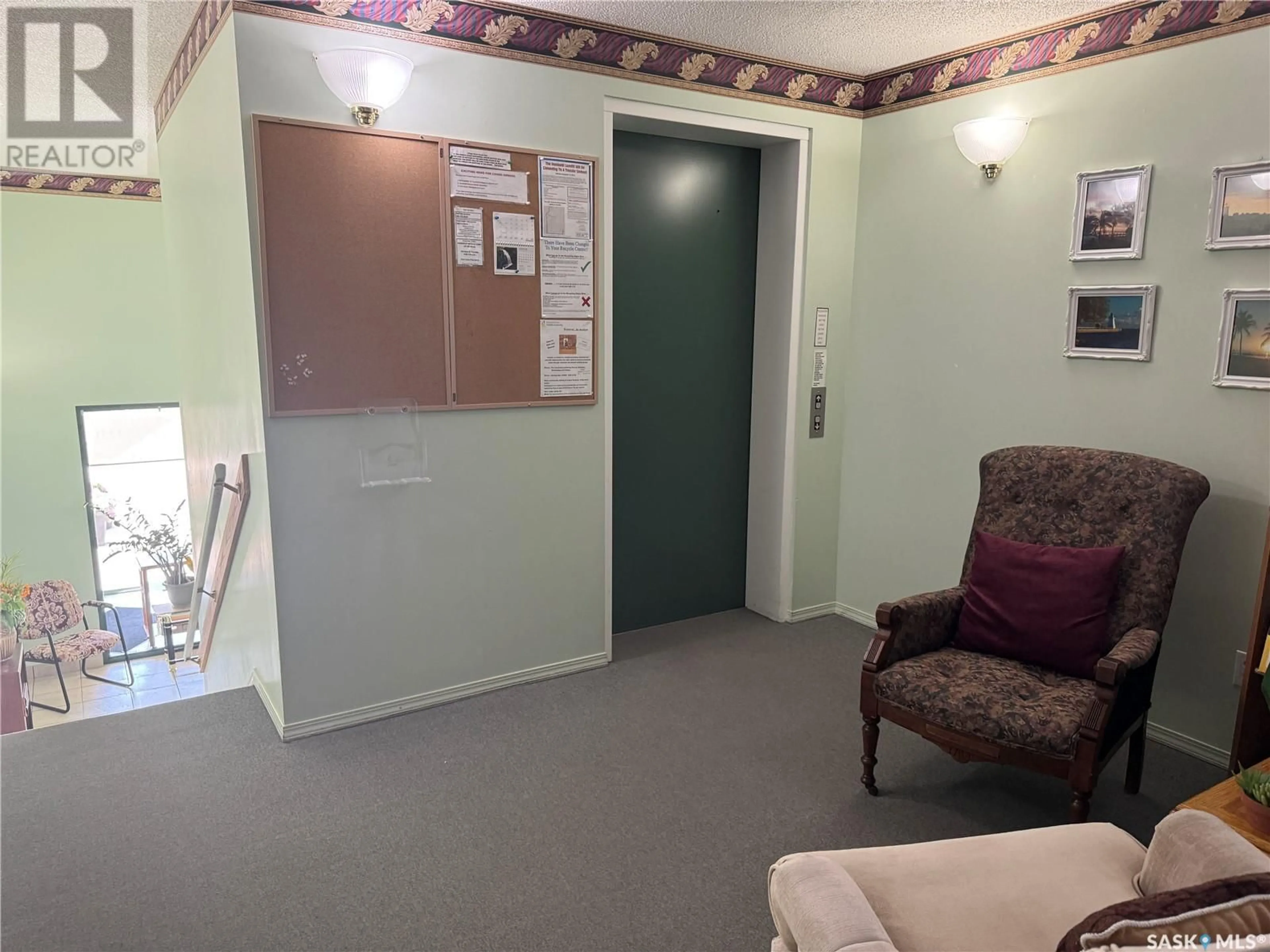 Indoor foyer for 301 - 602 7TH STREET, Humboldt Saskatchewan S0K2A0