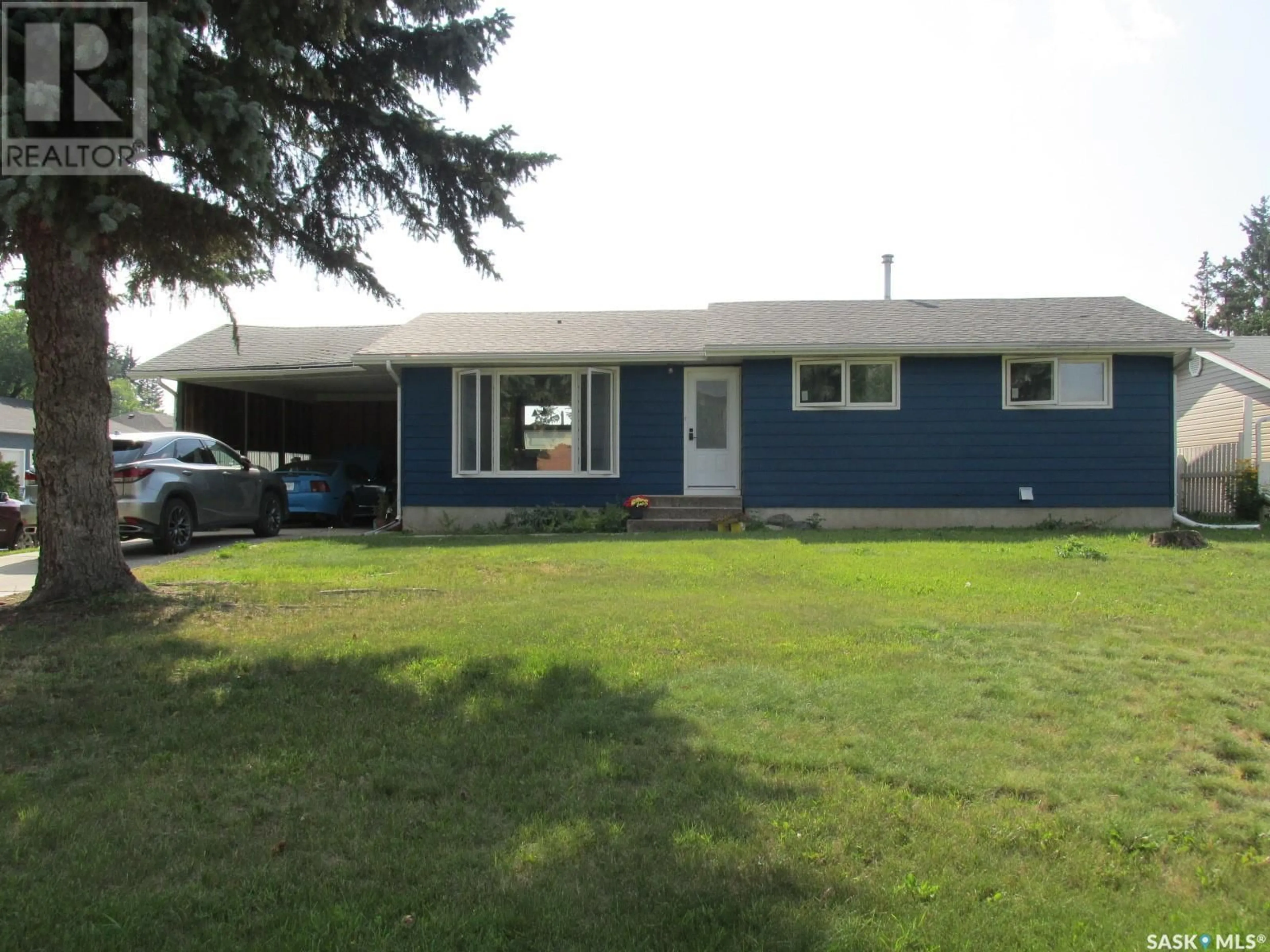 Home with vinyl exterior material, street for 506 6TH STREET, Nipawin Saskatchewan S0E1E0