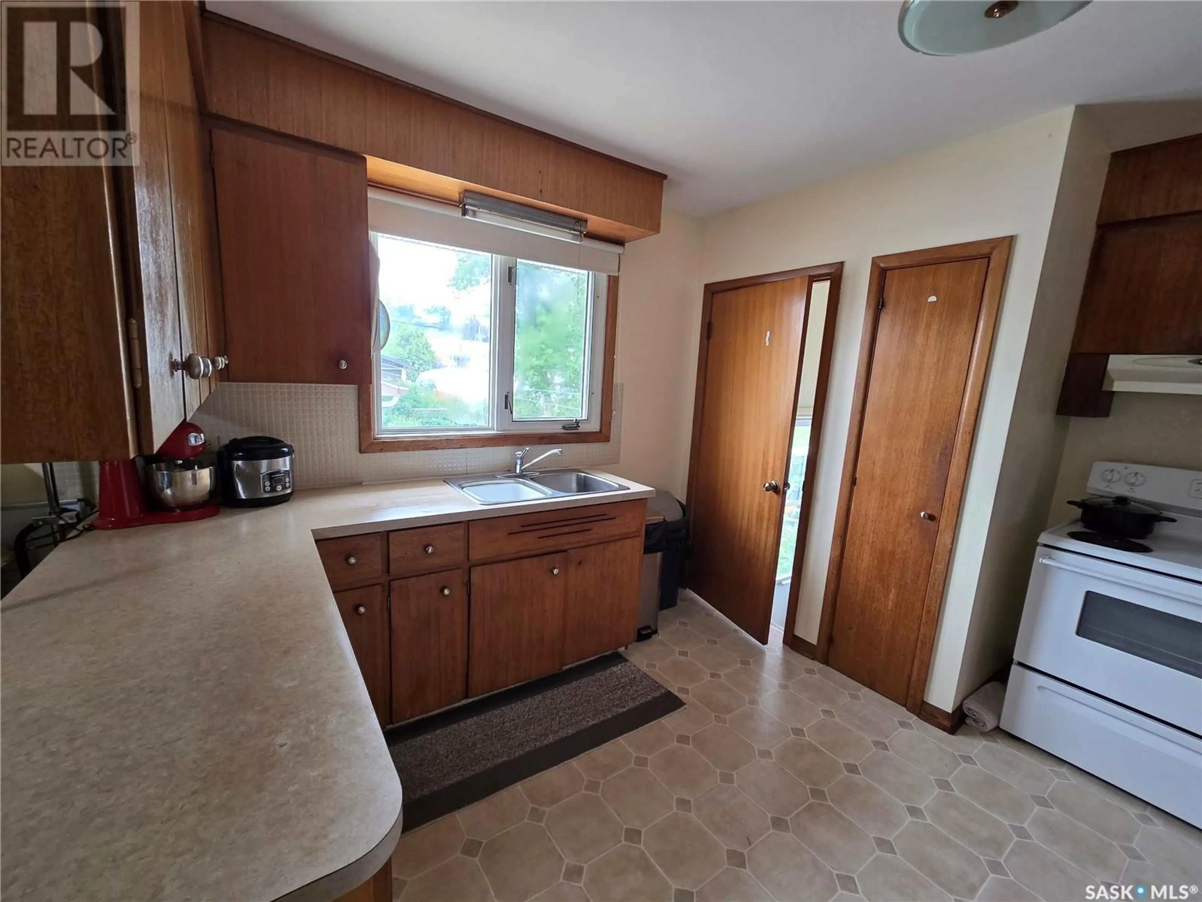 Standard kitchen, unknown for 644 9TH AVENUE, Swift Current Saskatchewan S9H2S4